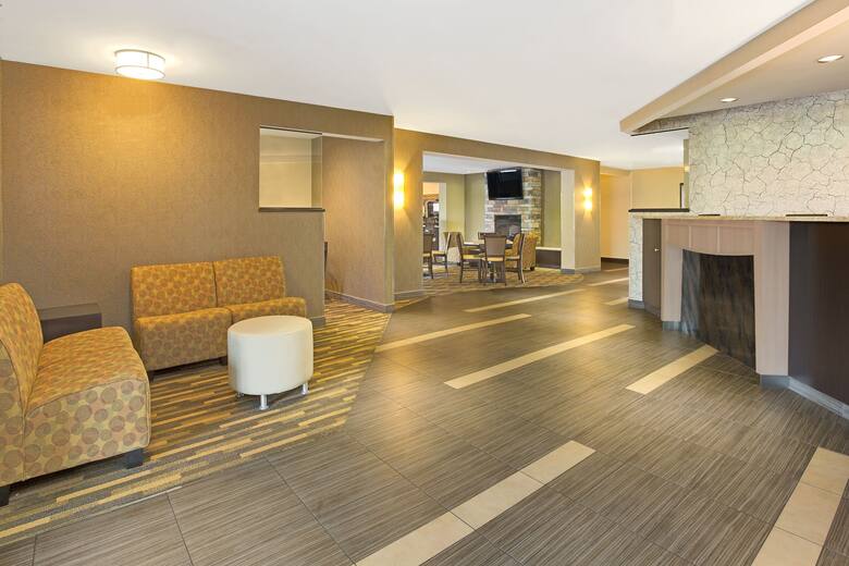 Hotelname City Hotels Oh 45241 Hawthorn Suites By Wyndham Cincinnati Hotel Lobby In Ohio
