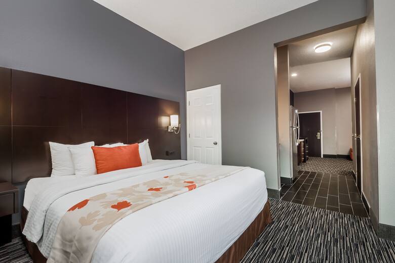 Guest room at the Hawthorn Suites by Wyndham Columbus West in Columbus, Ohio