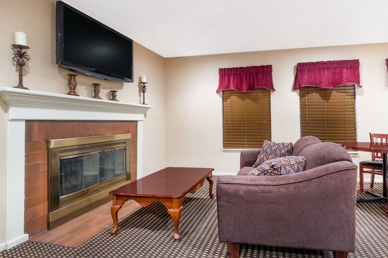 Hawthorn Suites by Wyndham Columbus North hotel lobby in Columbus, Ohio