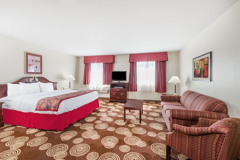 Guest room at the Hawthorn Suites by Wyndham Akron/Seville in Seville, Ohio