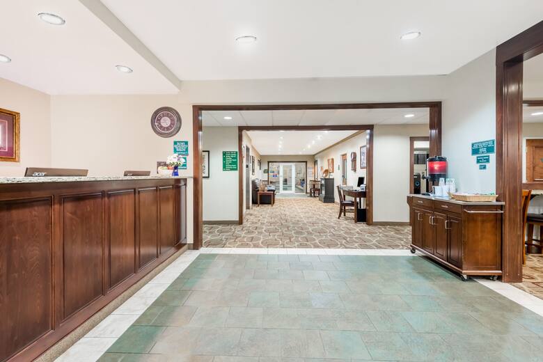 Hawthorn Suites by Wyndham Akron/Seville hotel lobby in Seville, Ohio