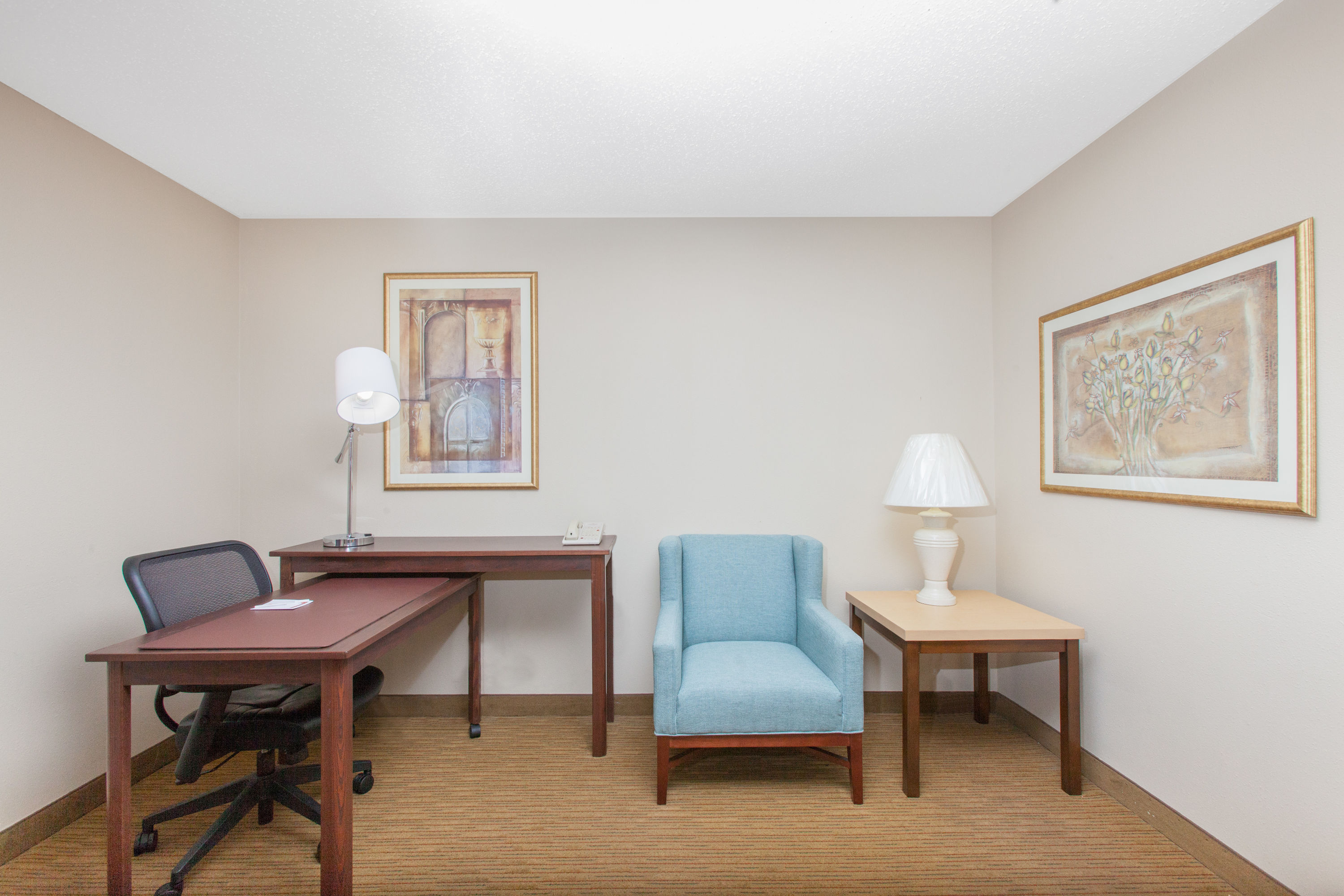 Guest room at the Hawthorn Suites by Wyndham Midwest City Tinker AFB in Midwest City, Oklahoma