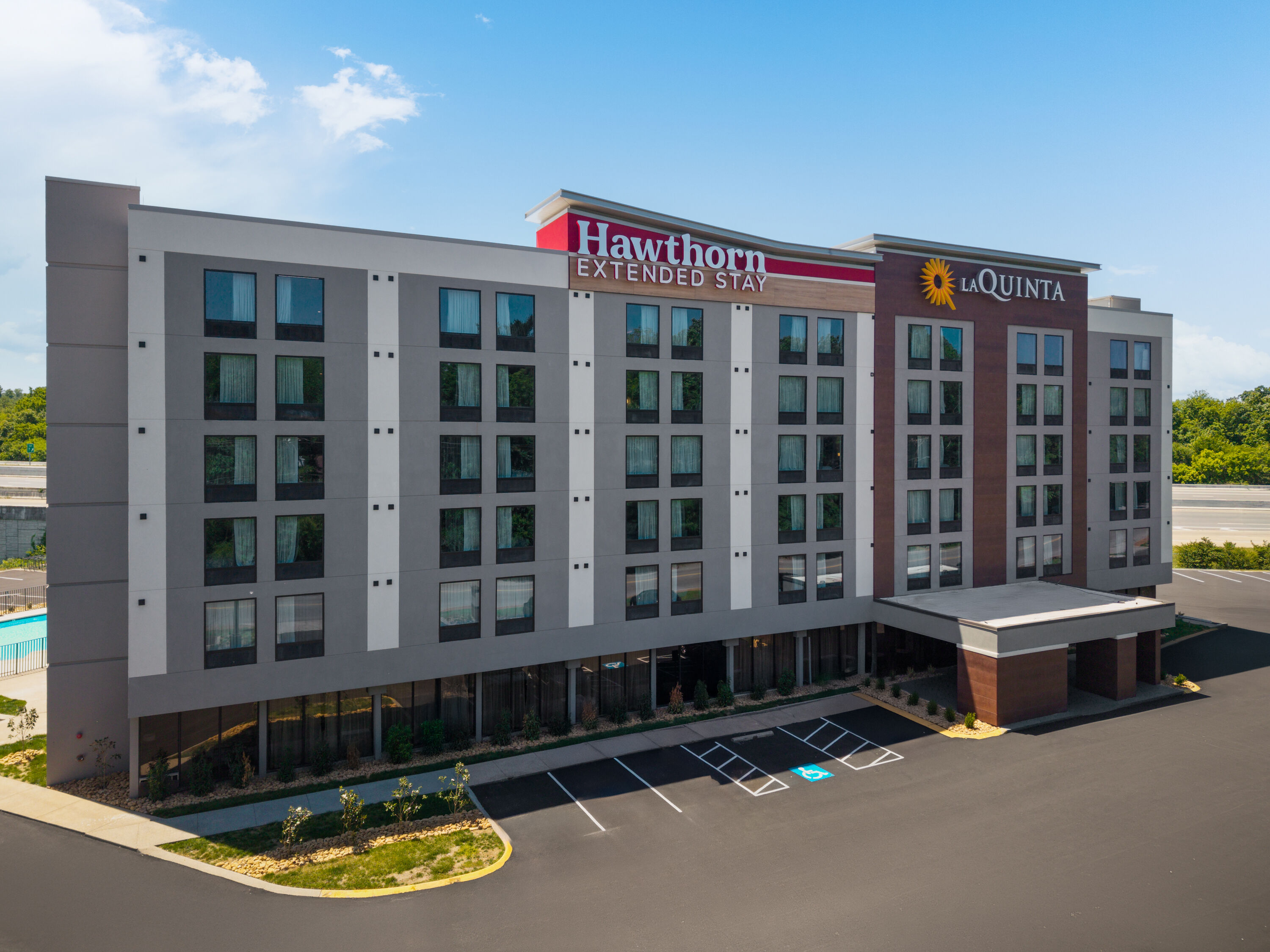Exterior Day Image of Hawthorn Extended Stay by Wyndham Nashville Airport/Opryland hotel in Nashville, Tennessee