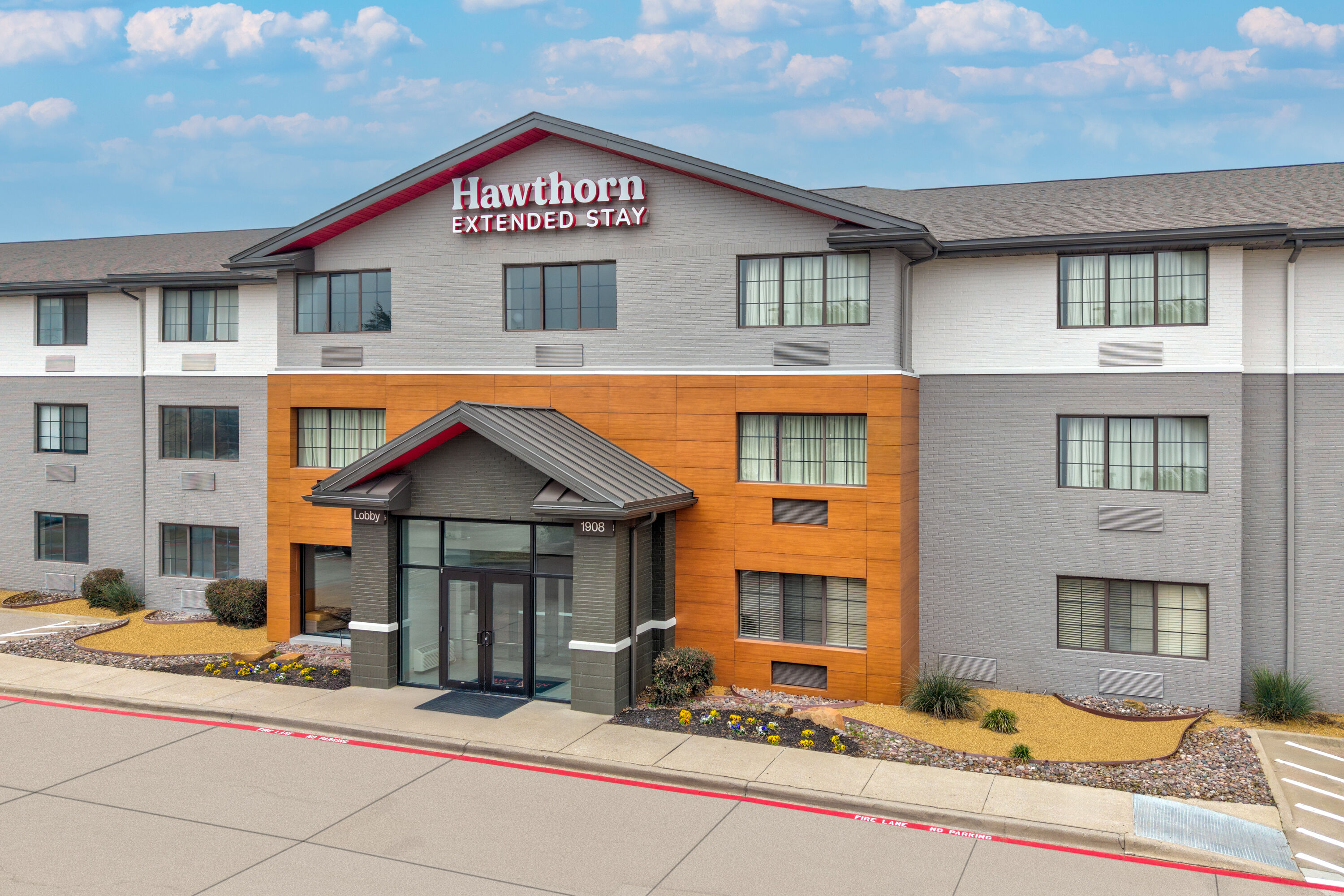 Exterior Day Image of Hawthorn Extended Stay by Wyndham Bedford / Dallas hotel in Bedford, Texas