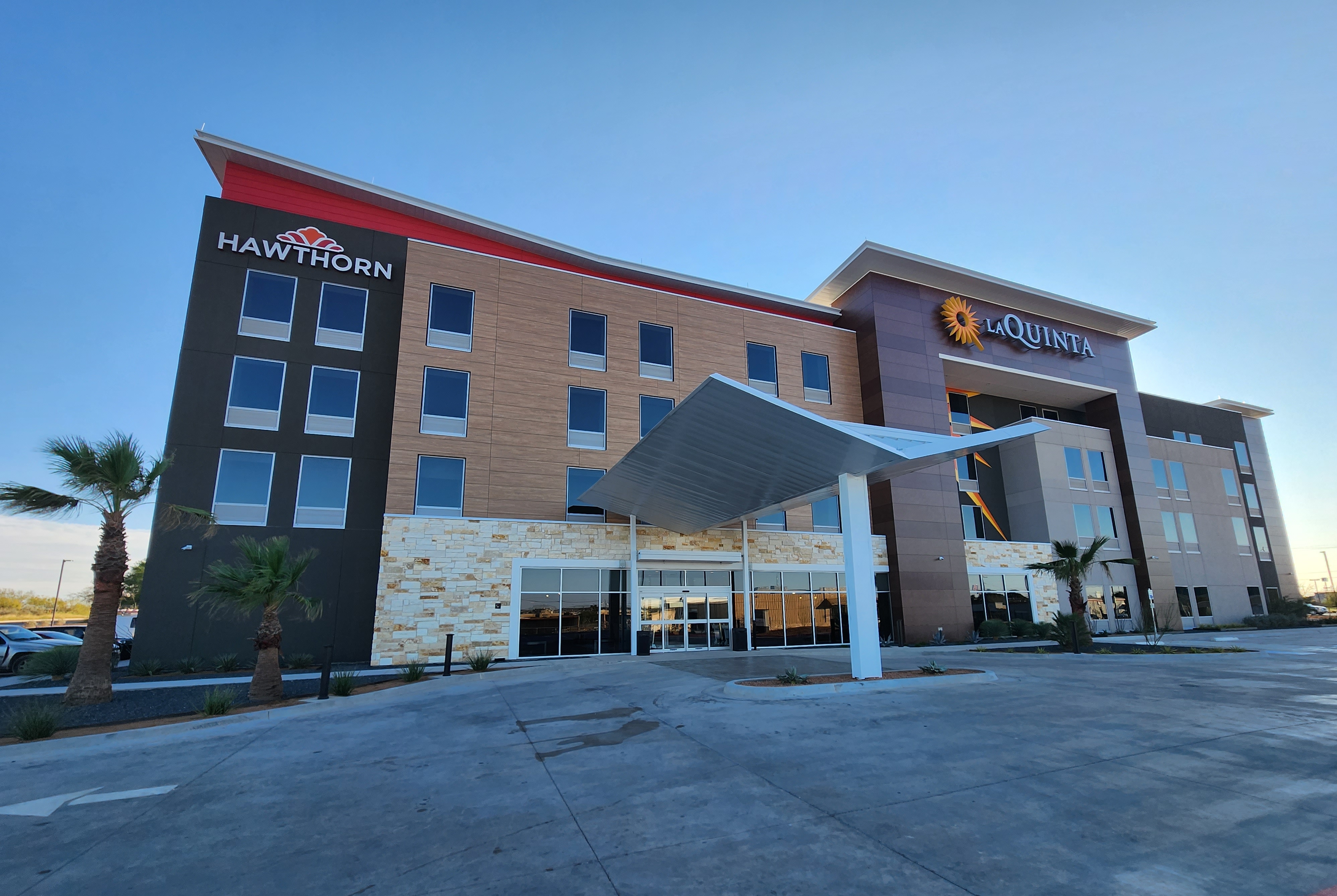 Exterior of Hawthorn Extended Stay by Wyndham Del Rio hotel in Del Rio, Texas