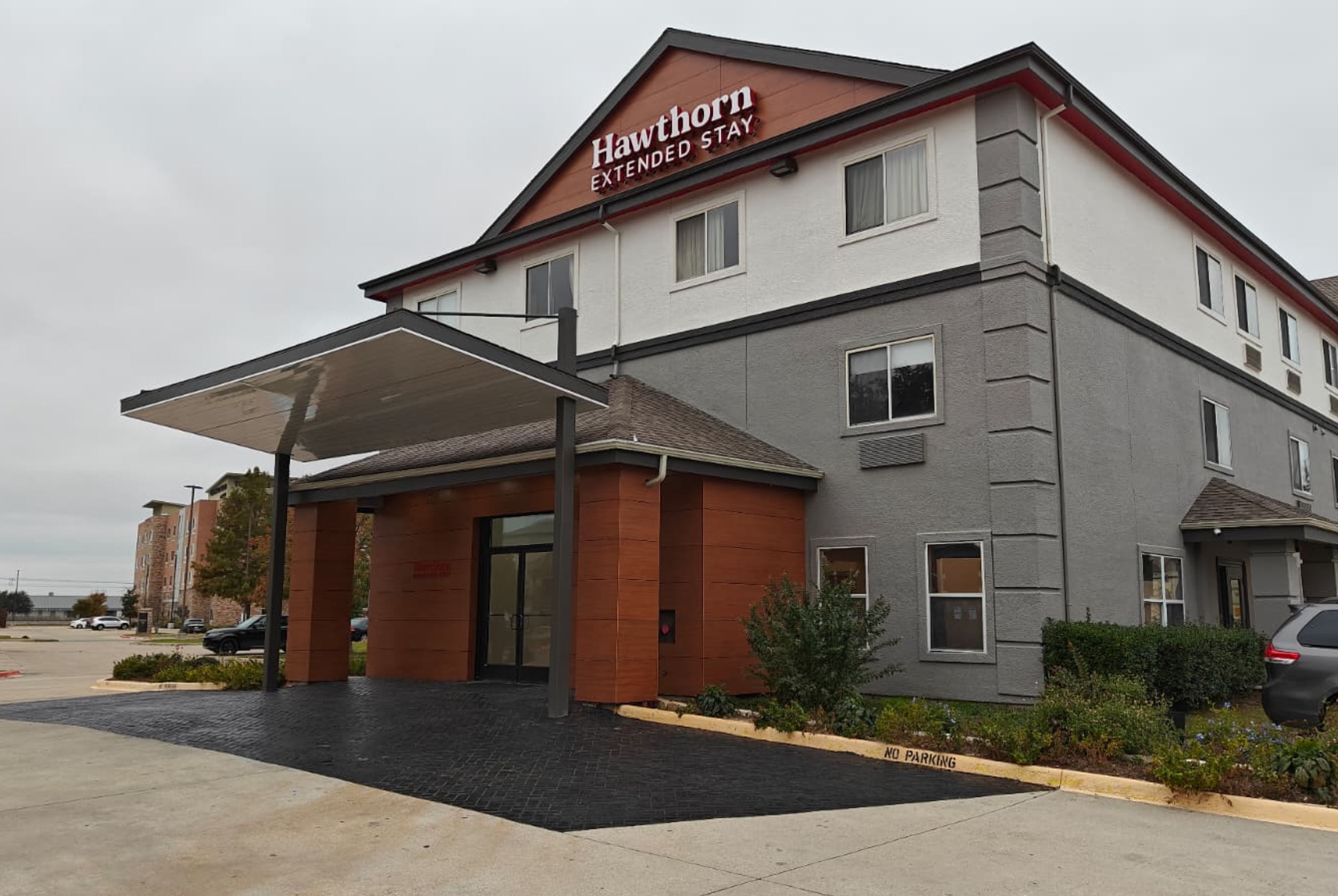Exterior of Hawthorn Extended Stay by Wyndham DFW Airport North hotel in Irving, Texas