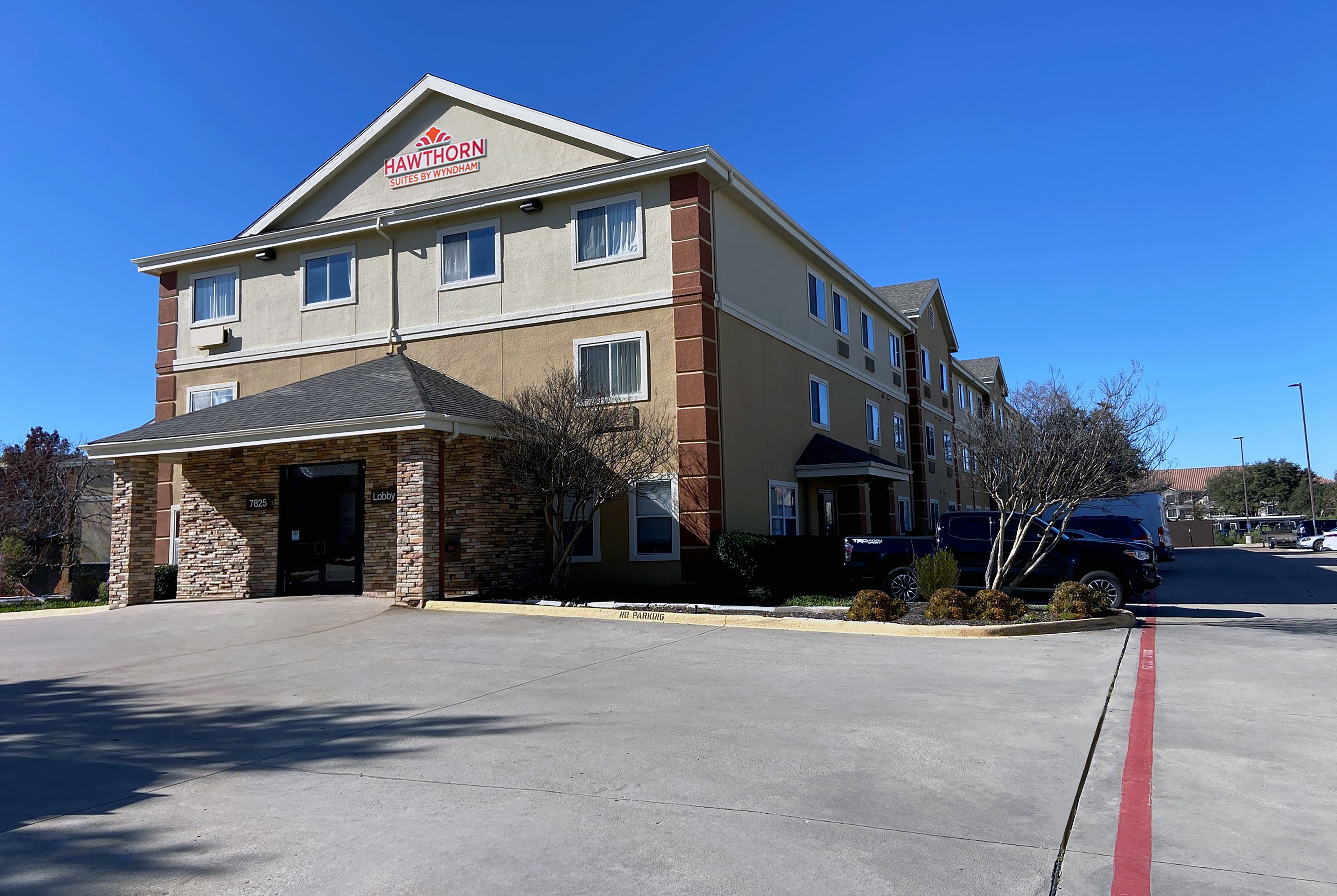 Exterior of Hawthorn Extended Stay by Wyndham DFW Airport North hotel in Irving, Texas