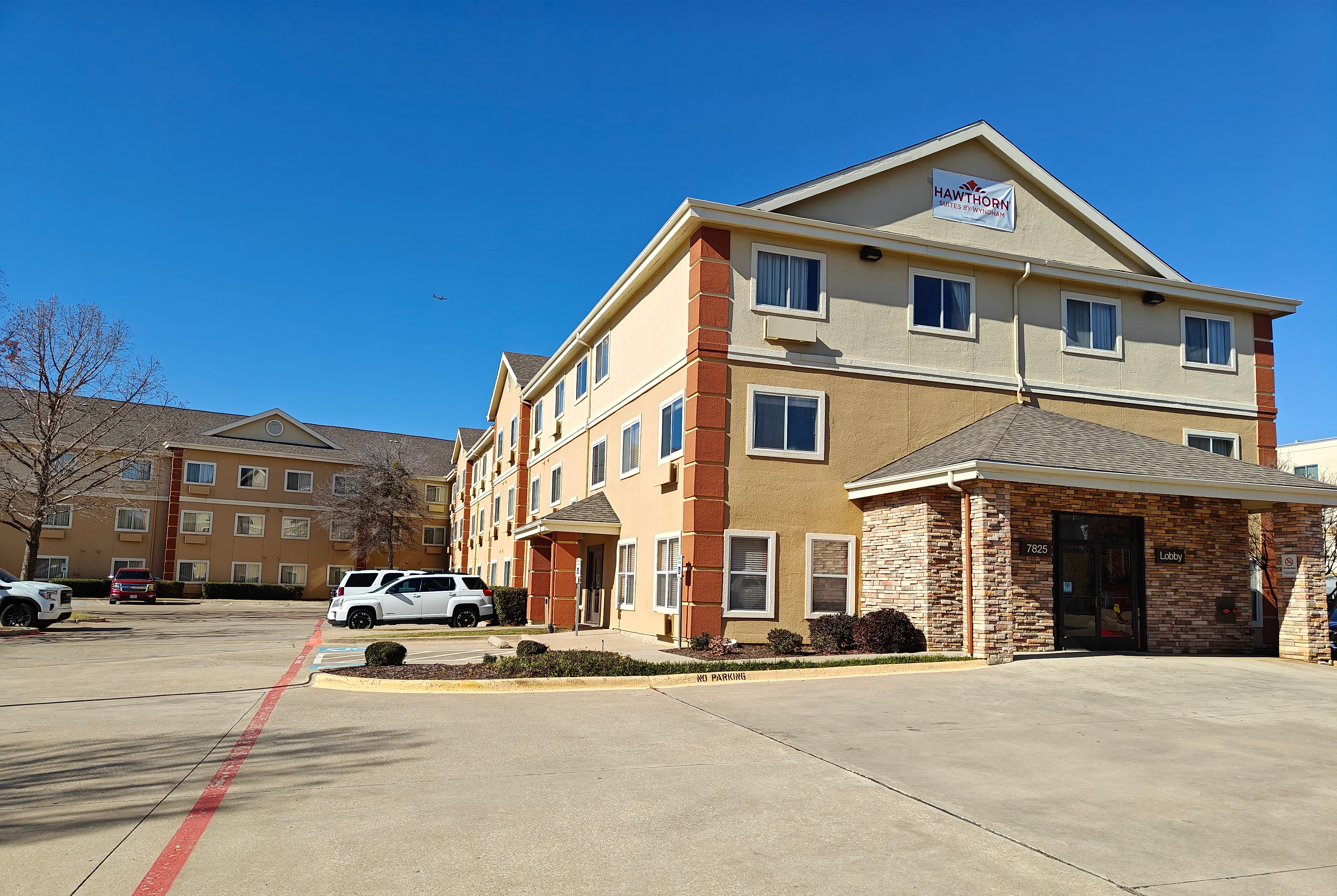 Exterior of Hawthorn Extended Stay by Wyndham DFW Airport North hotel in Irving, Texas