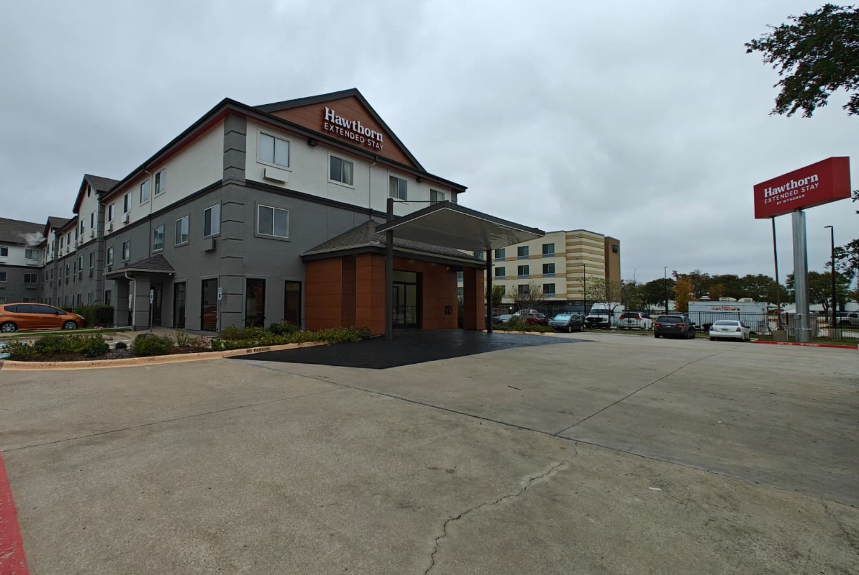 Exterior of Hawthorn Extended Stay by Wyndham DFW Airport North hotel in Irving, Texas