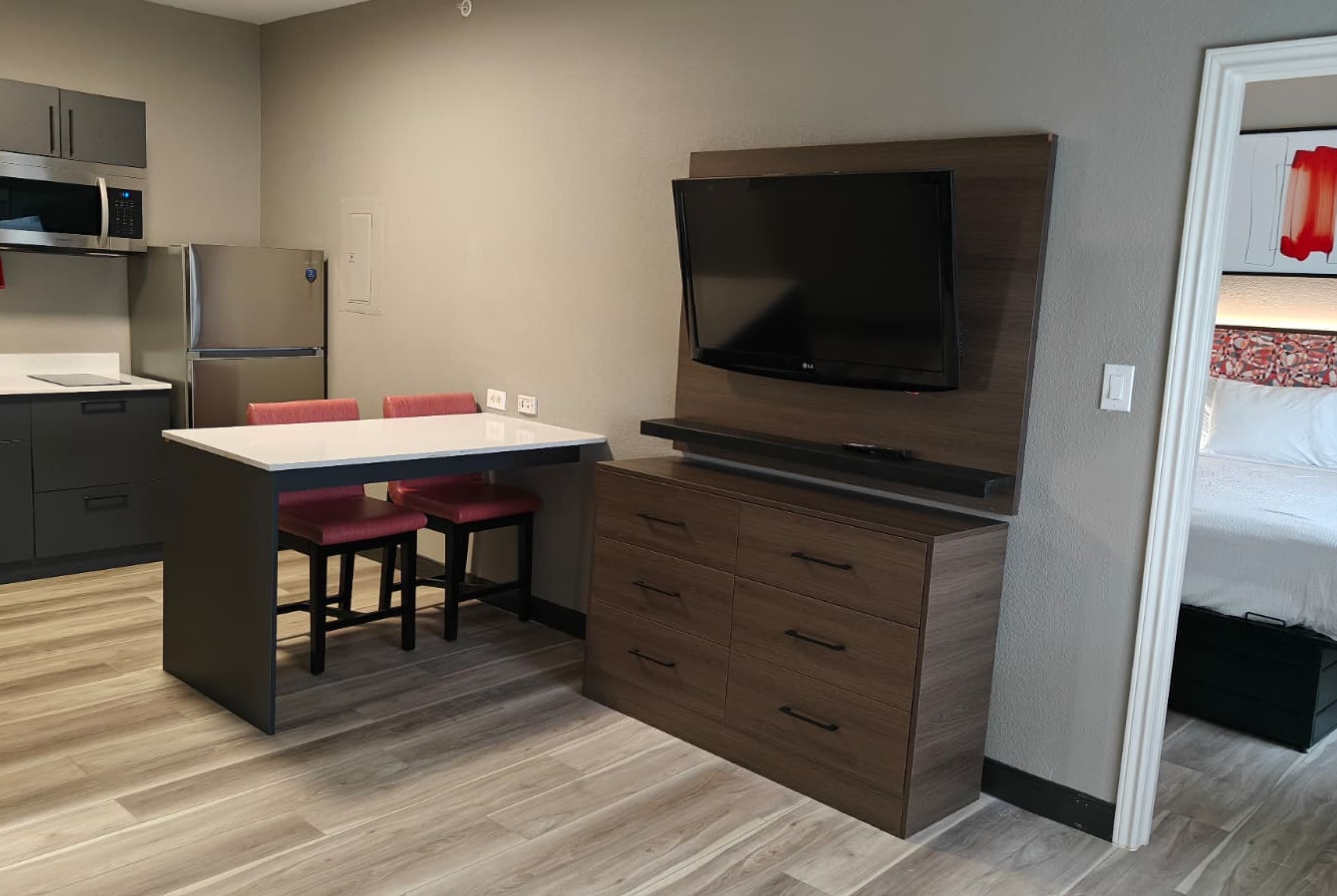 Hawthorn Extended Stay by Wyndham DFW Airport North suite in Irving, Texas