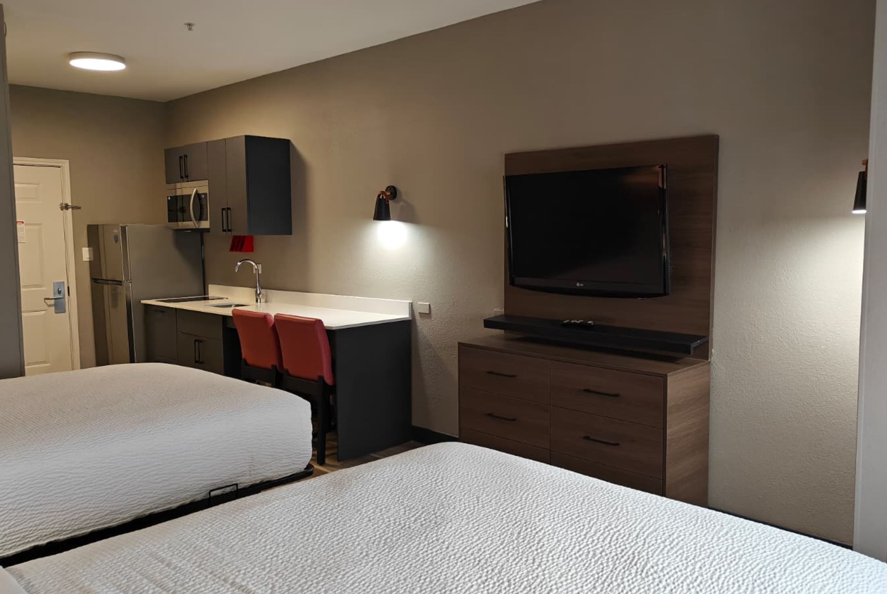 Hawthorn Extended Stay by Wyndham DFW Airport North suite in Irving, Texas