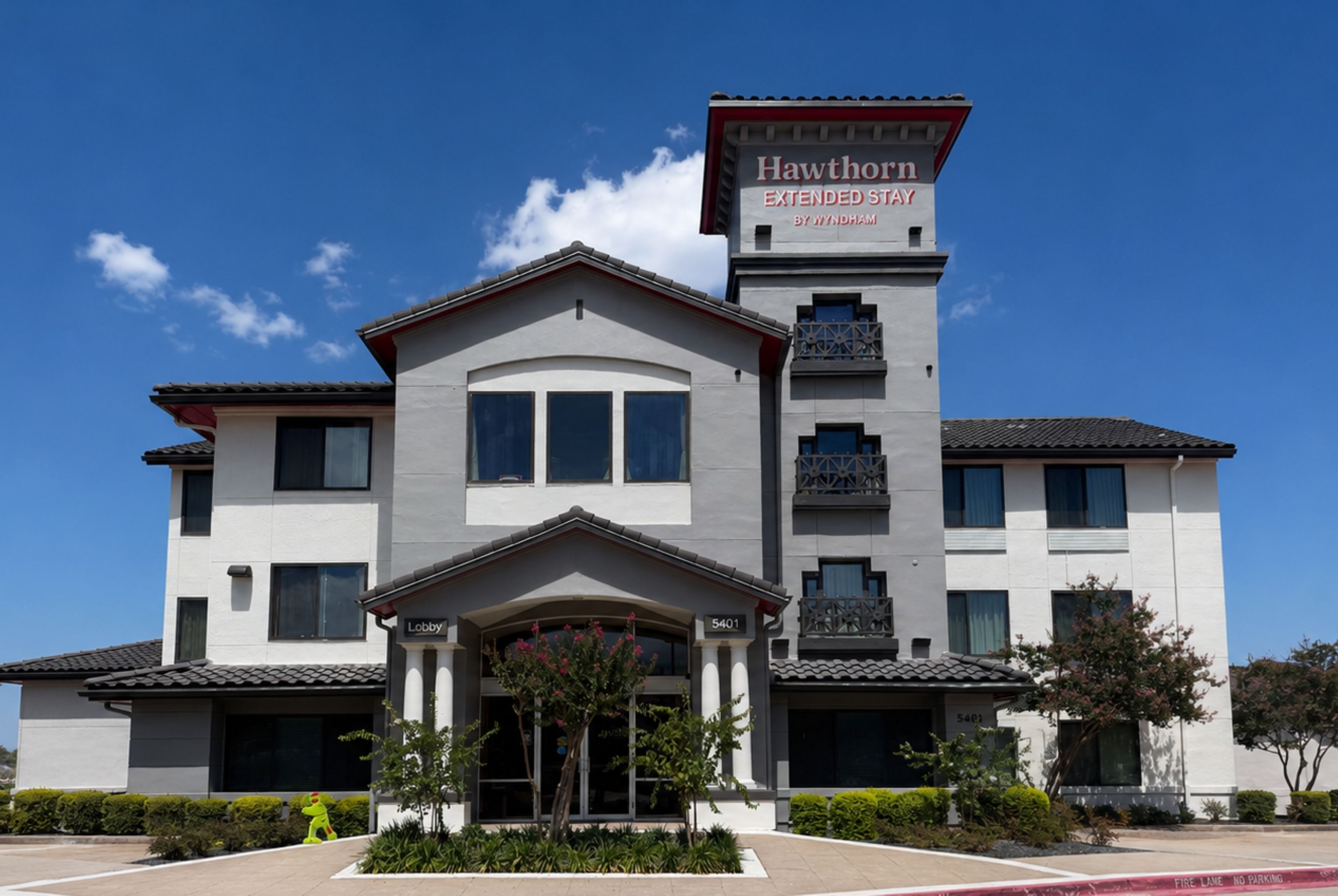 Exterior of Hawthorn Extended Stay by Wyndham Irving Las Colinas hotel in Irving, Texas