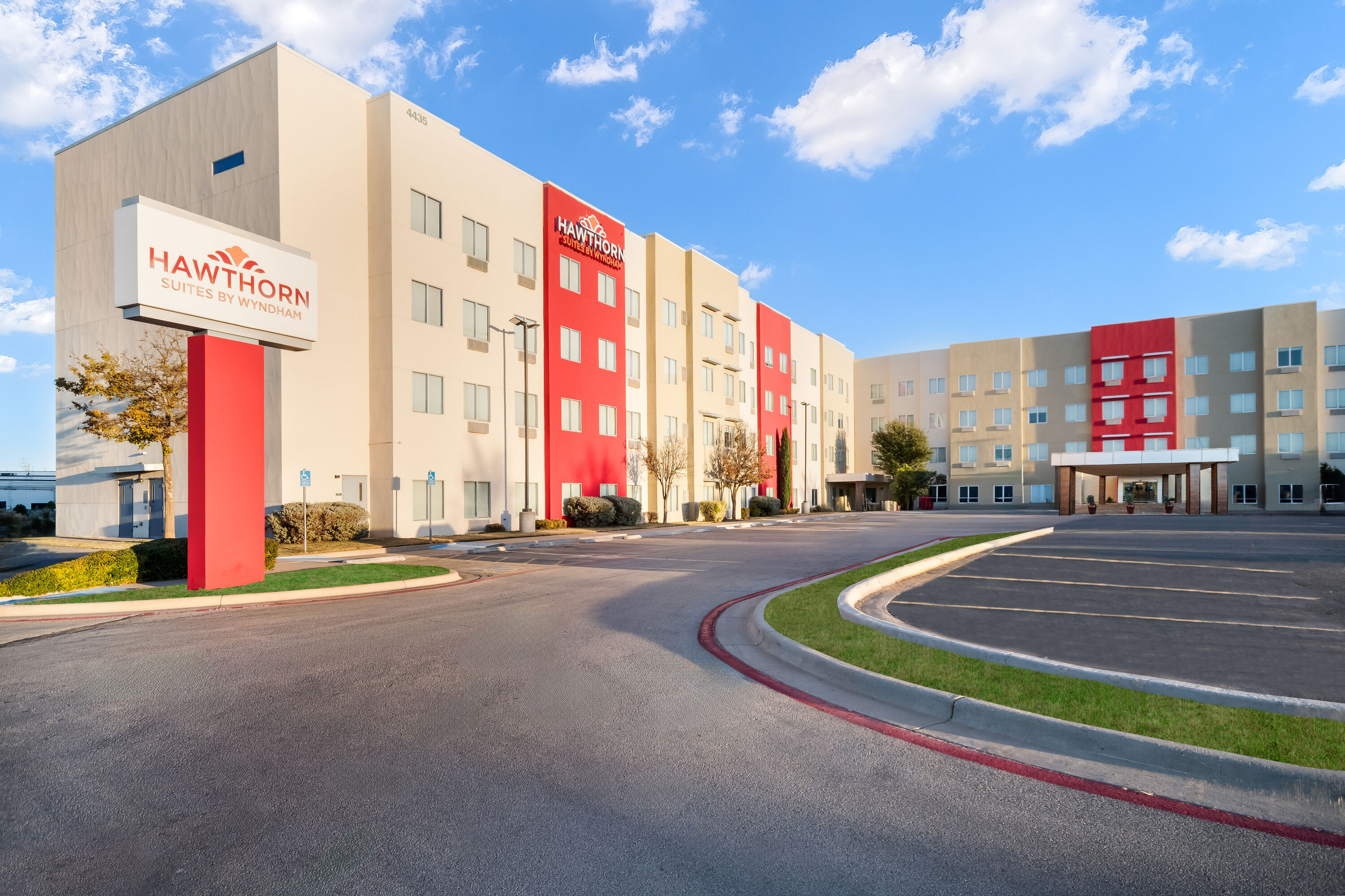 Exterior Day Image of Hawthorn Suites by Wyndham Lubbock hotel in Lubbock, Texas