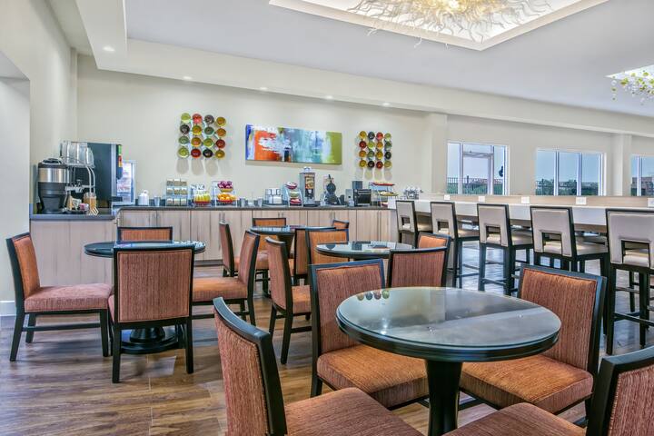 Hawthorn Suites by Wyndham McAllen restaurant in McAllen, Texas