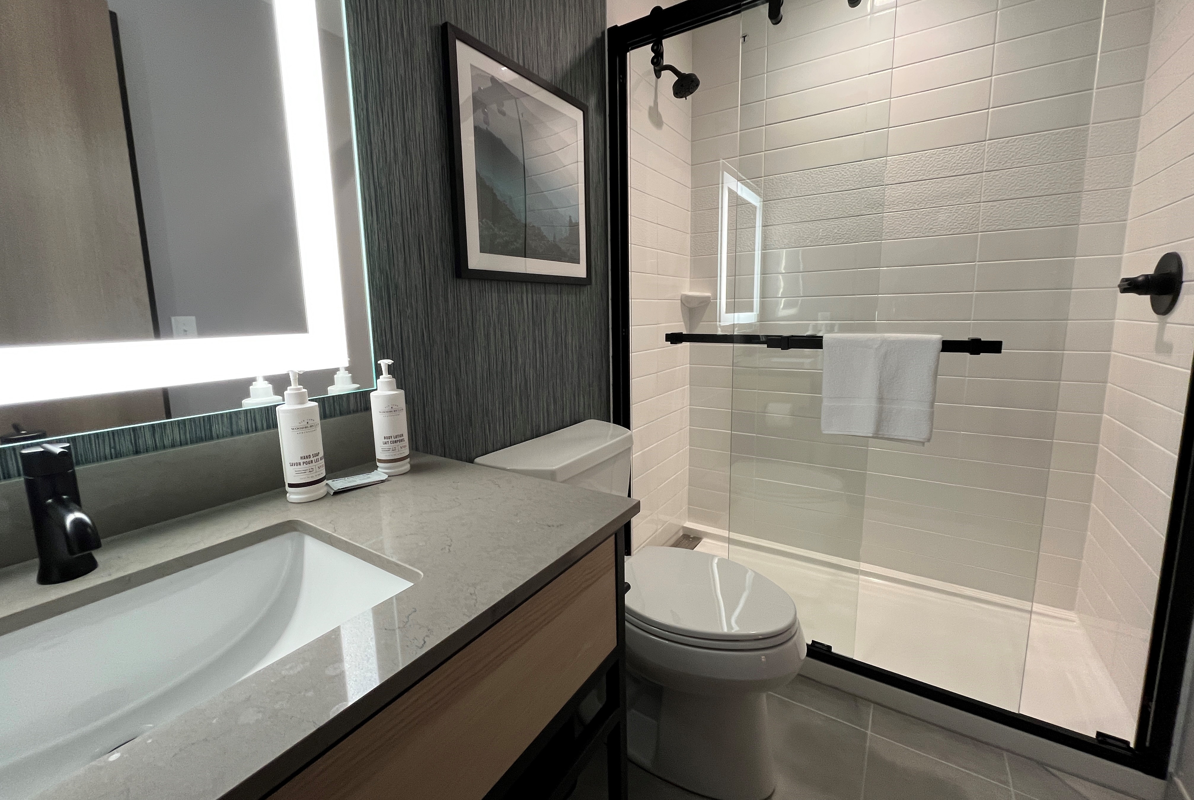 Guest room bath at the Hawthorn Extended Stay by Wyndham Leavenworth in Leavenworth, Washington