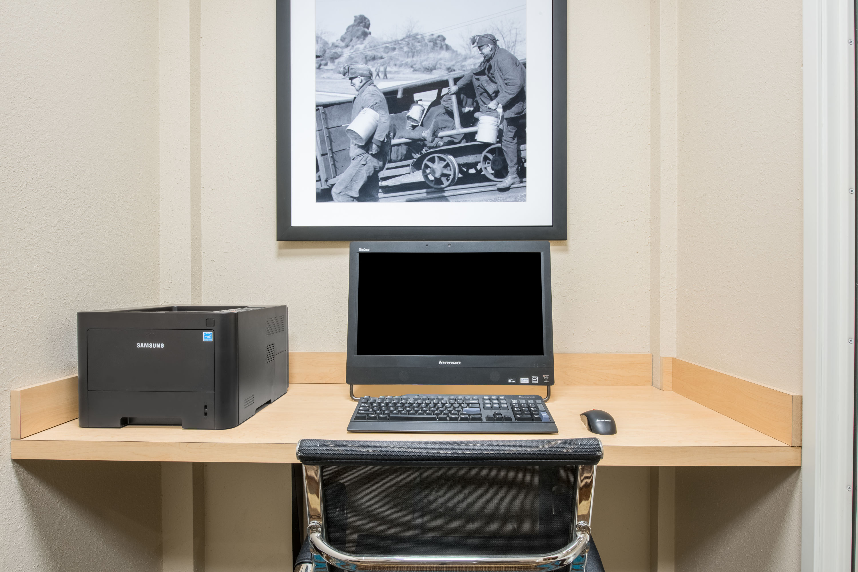 Hawthorn Suites by Wyndham Bridgeport/Clarksburg business center in Bridgeport, West Virginia