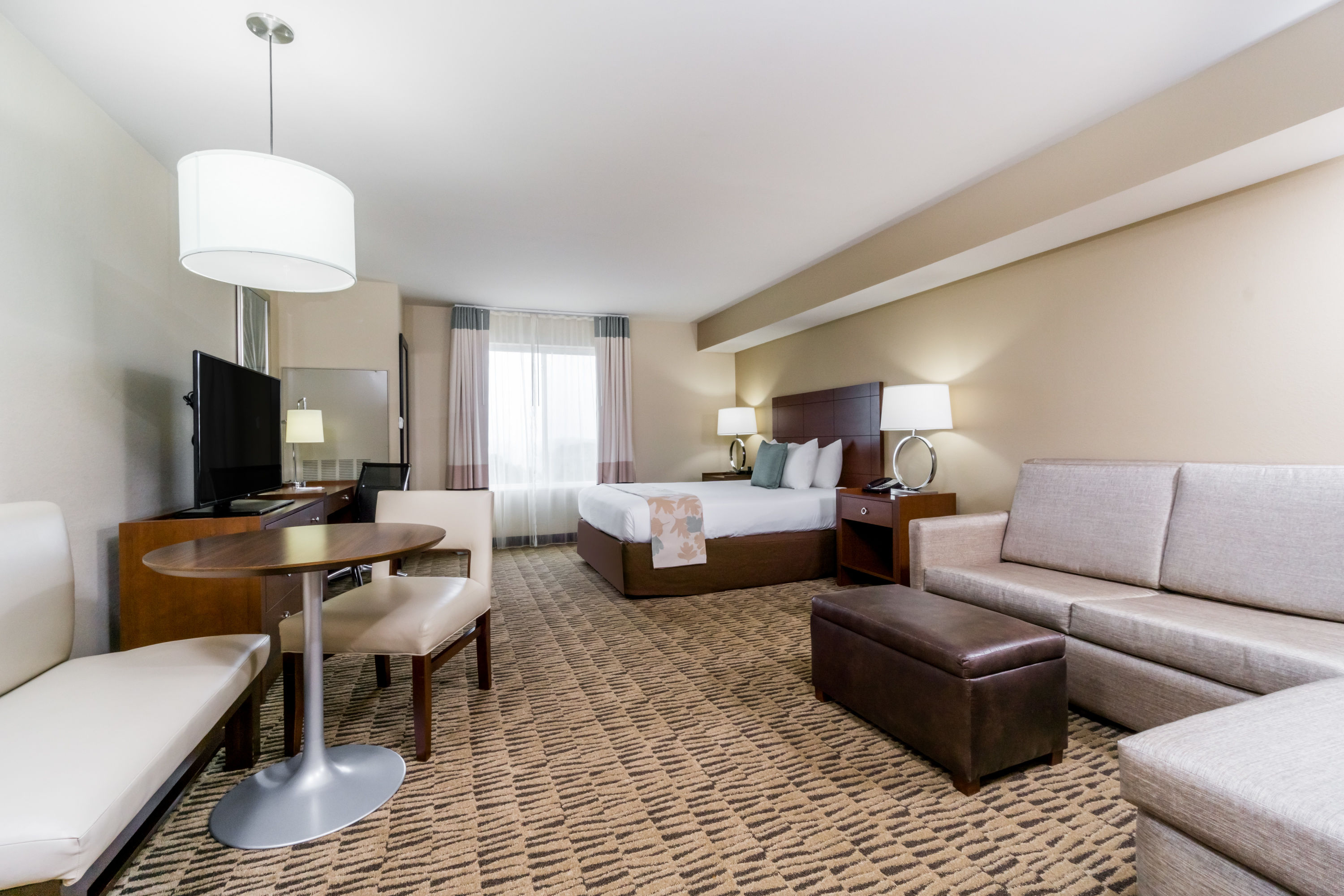 Guest room at the Hawthorn Suites by Wyndham Wheeling at the Highlands in Triadelphia, West Virginia