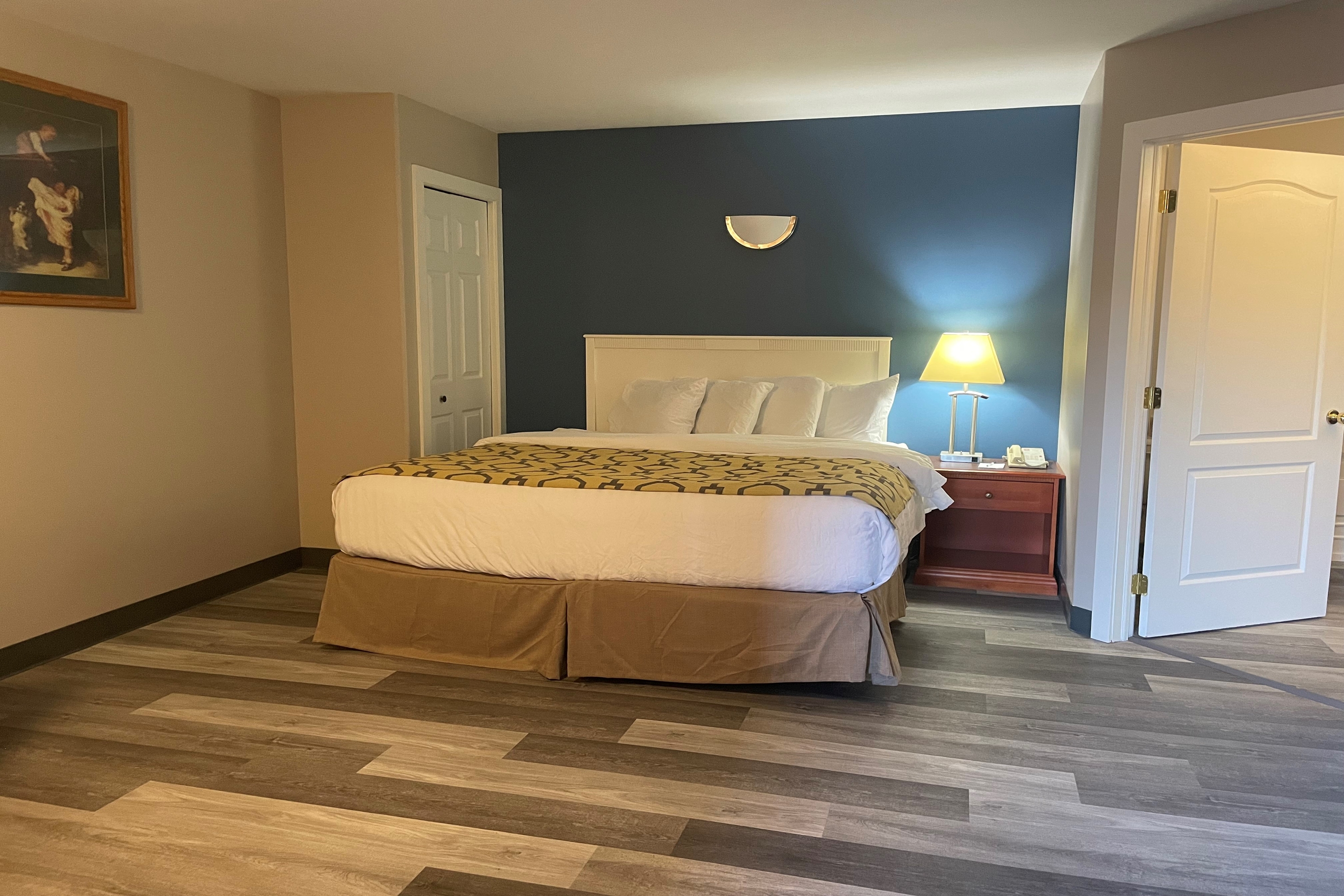 Guest room at the Baymont by Wyndham Hinton in Hinton, Alberta