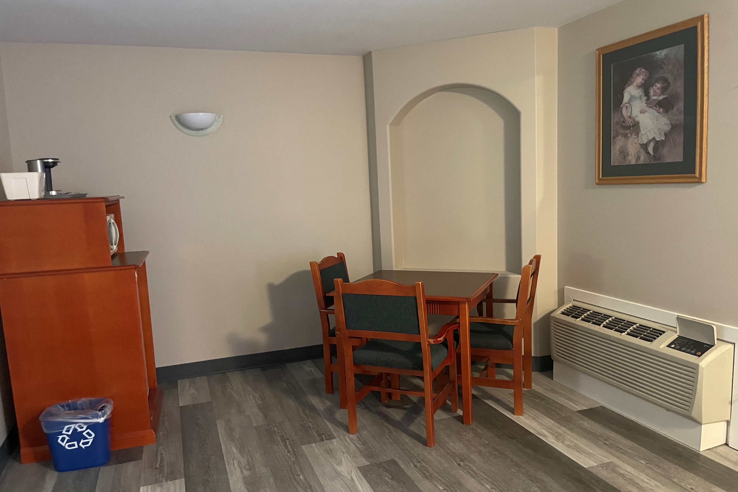 Guest room at the Baymont by Wyndham Hinton in Hinton, Alberta