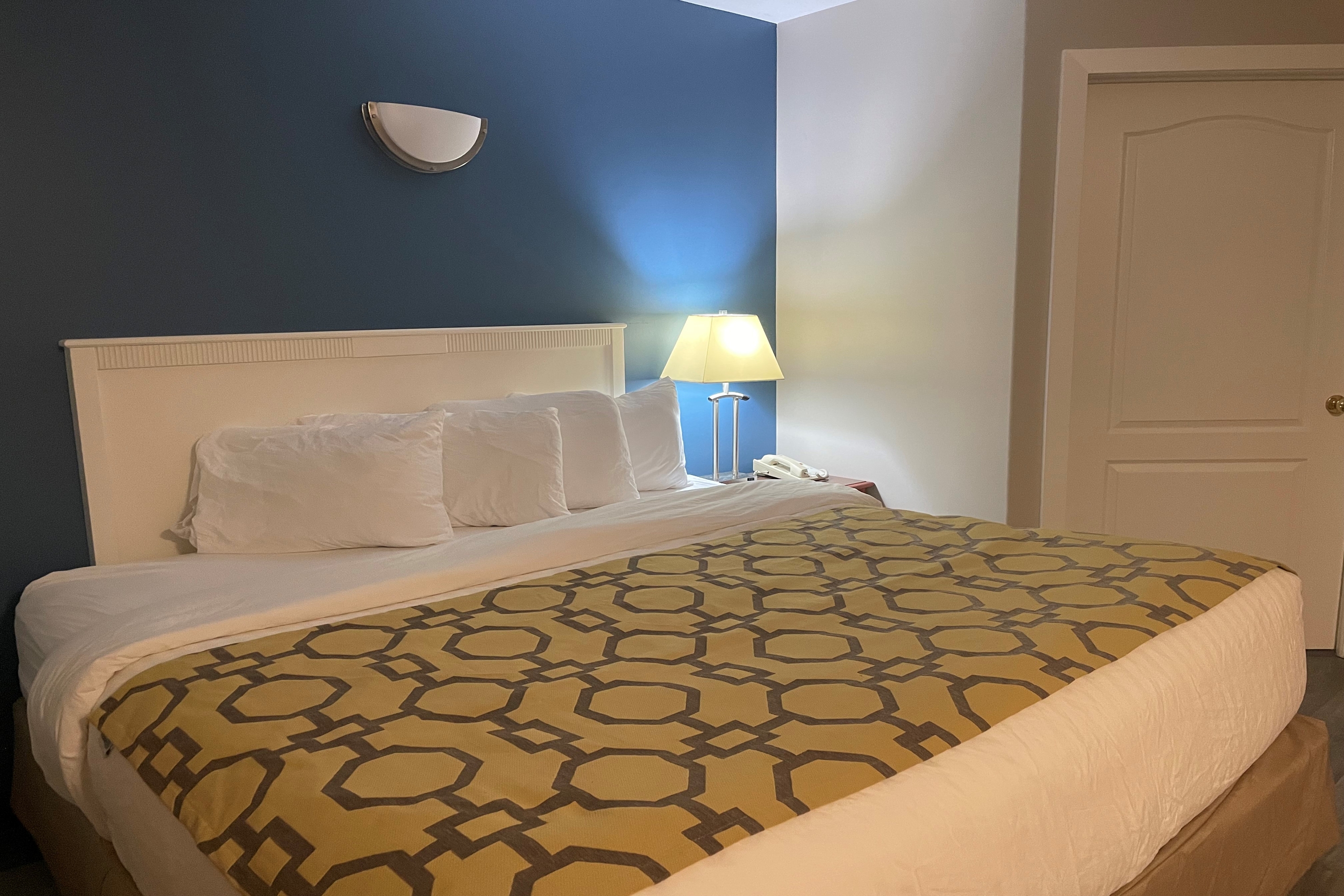 Guest room at the Baymont by Wyndham Hinton in Hinton, Alberta