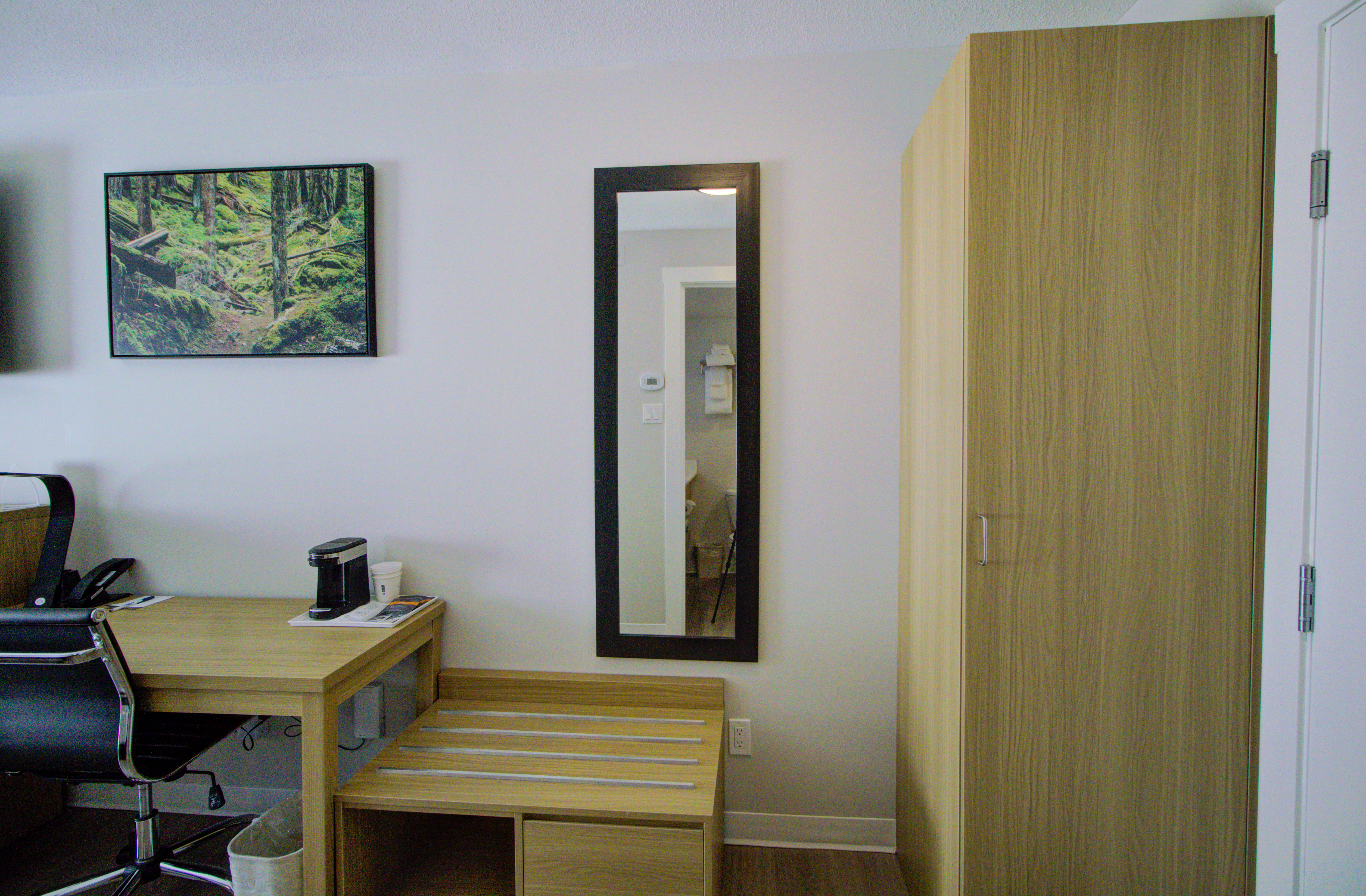 Guest room at the Baymont by Wyndham Gold River in Gold River, British Columbia