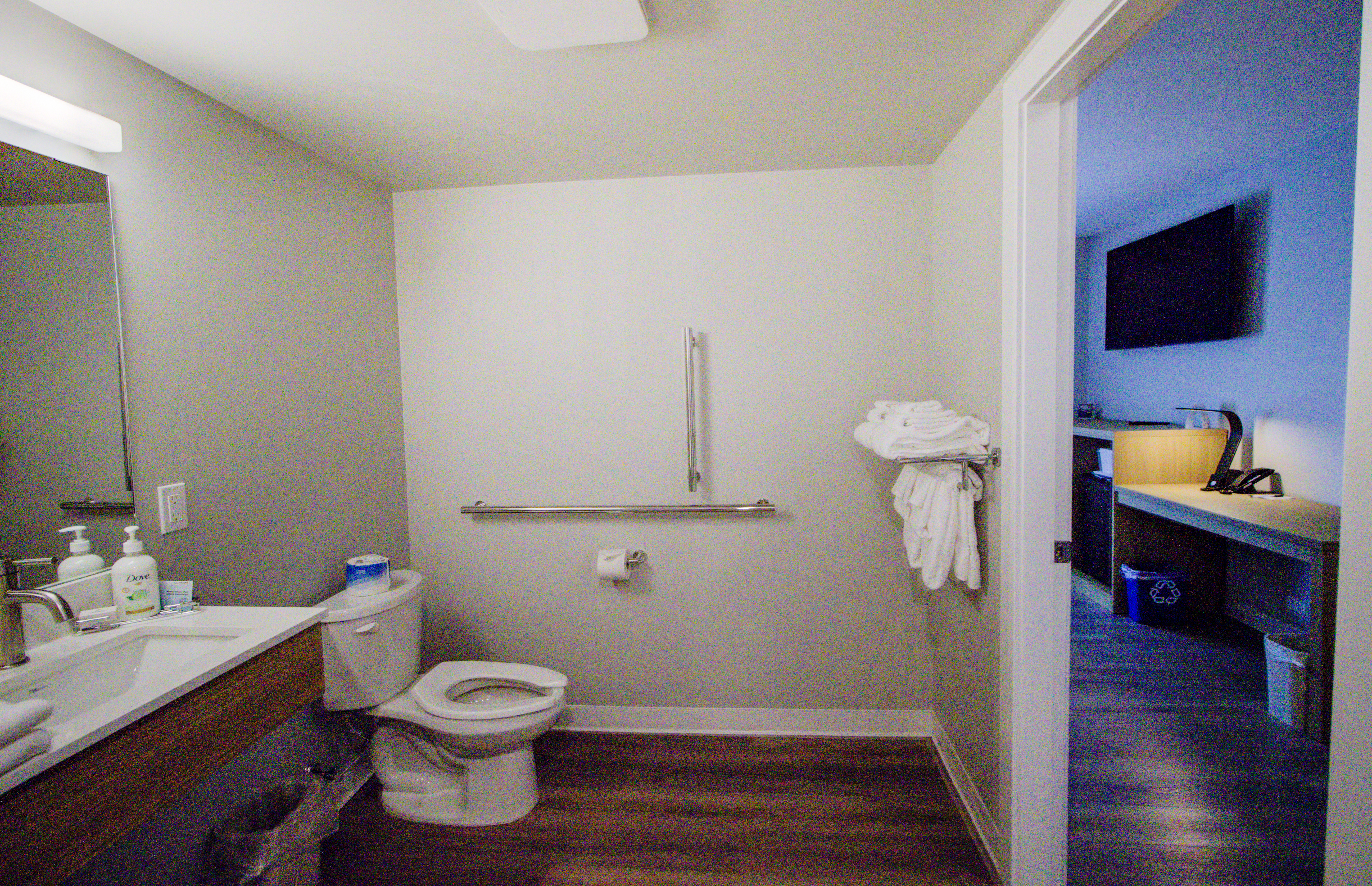 Guest room bath at the Baymont by Wyndham Gold River in Gold River, British Columbia