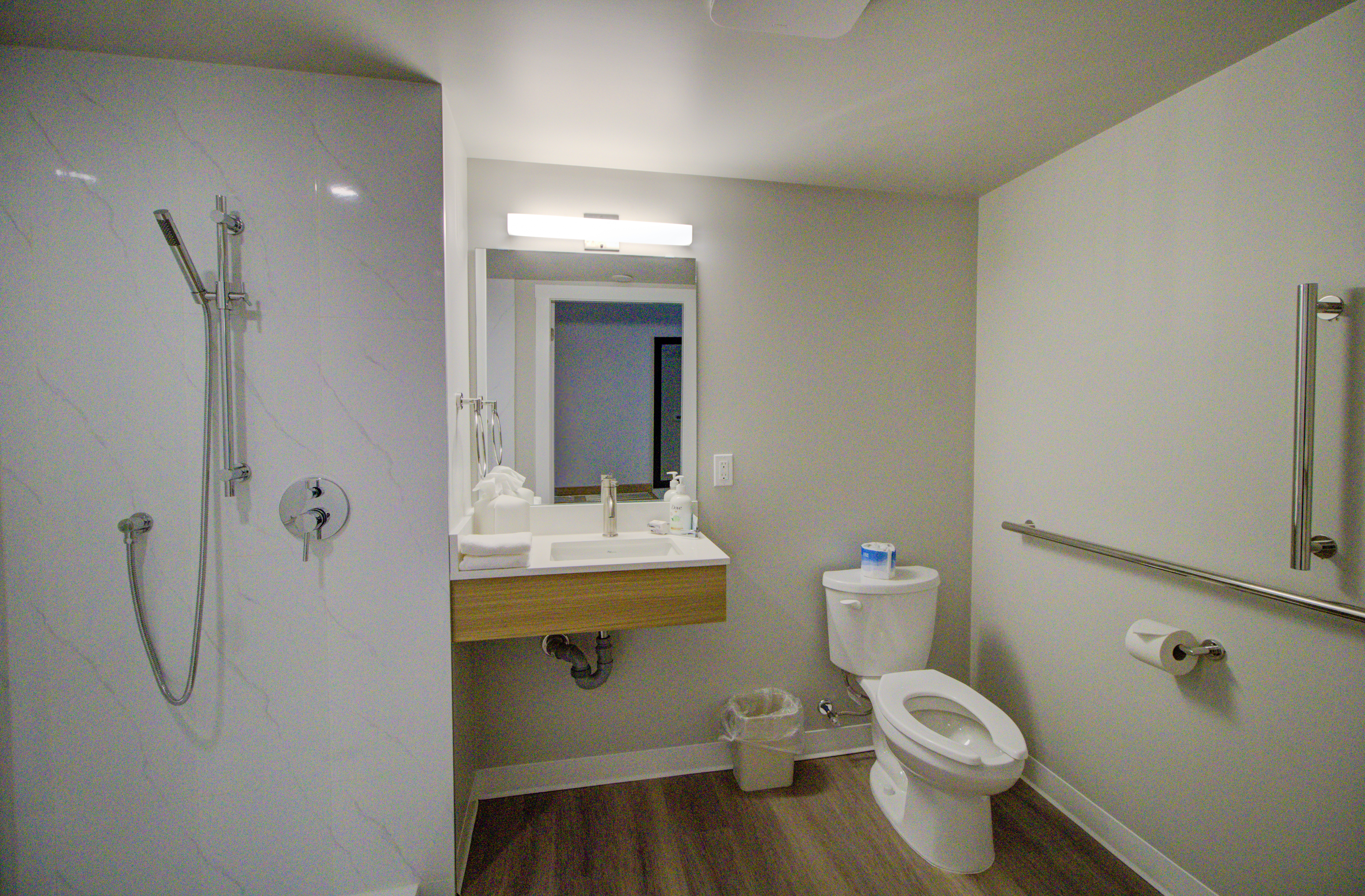Guest room bath at the Baymont by Wyndham Gold River in Gold River, British Columbia