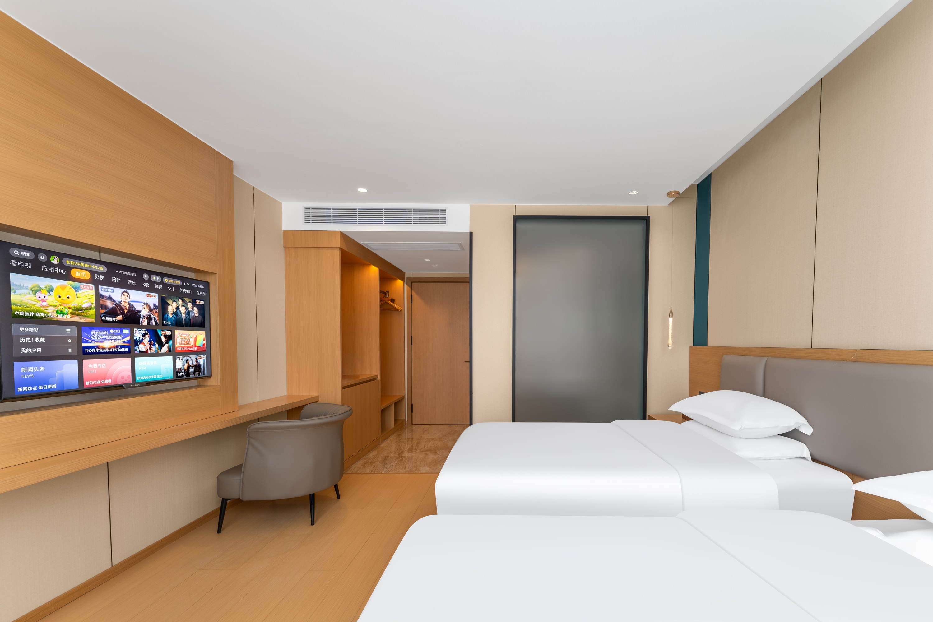 Guest room at the Baymont Kunming Economic Development Zone in Kunming, Other than US/Canada