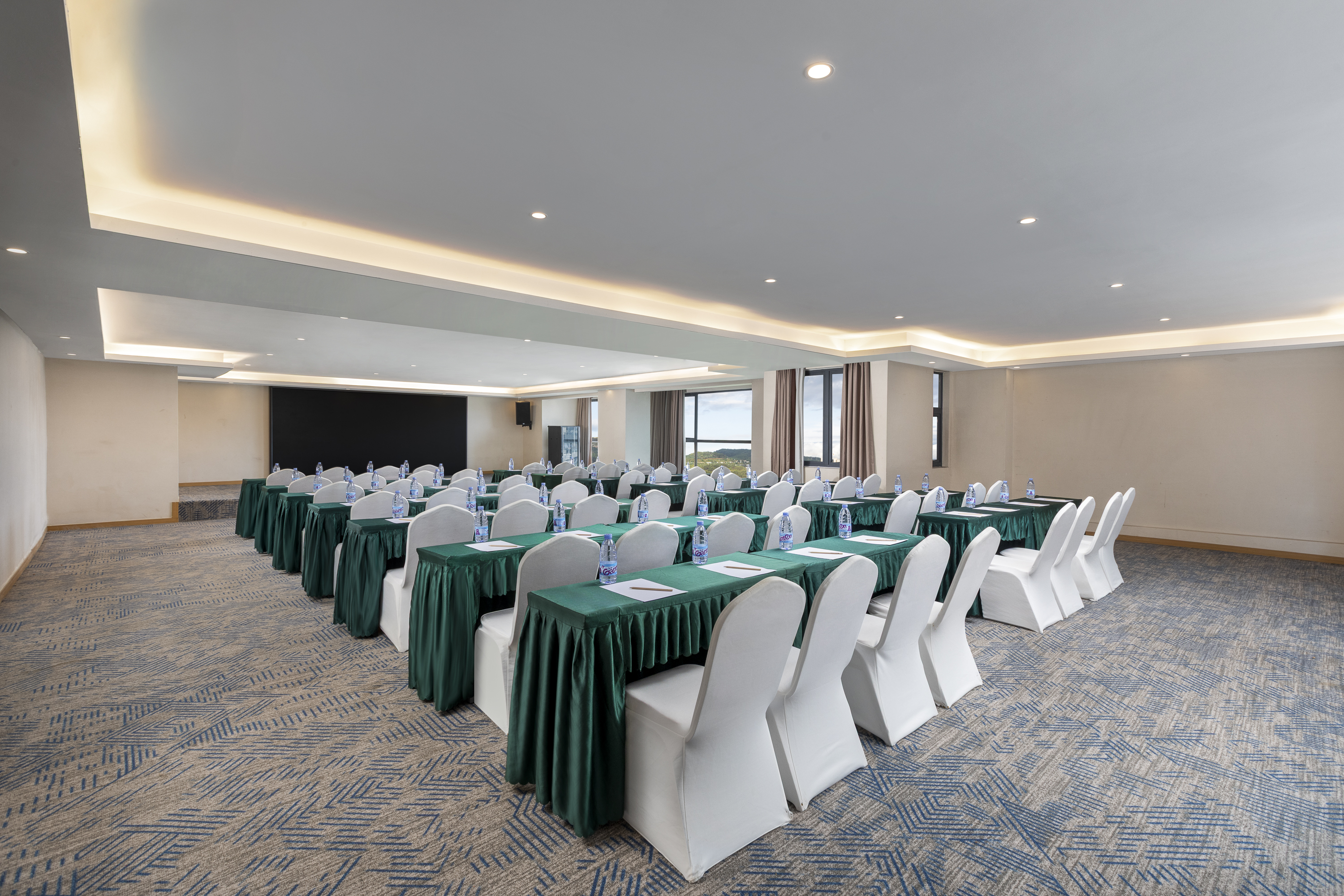 Meeting room at Baymont by Wyndham Kunming Wuhua in Kunming, Other than US/Canada