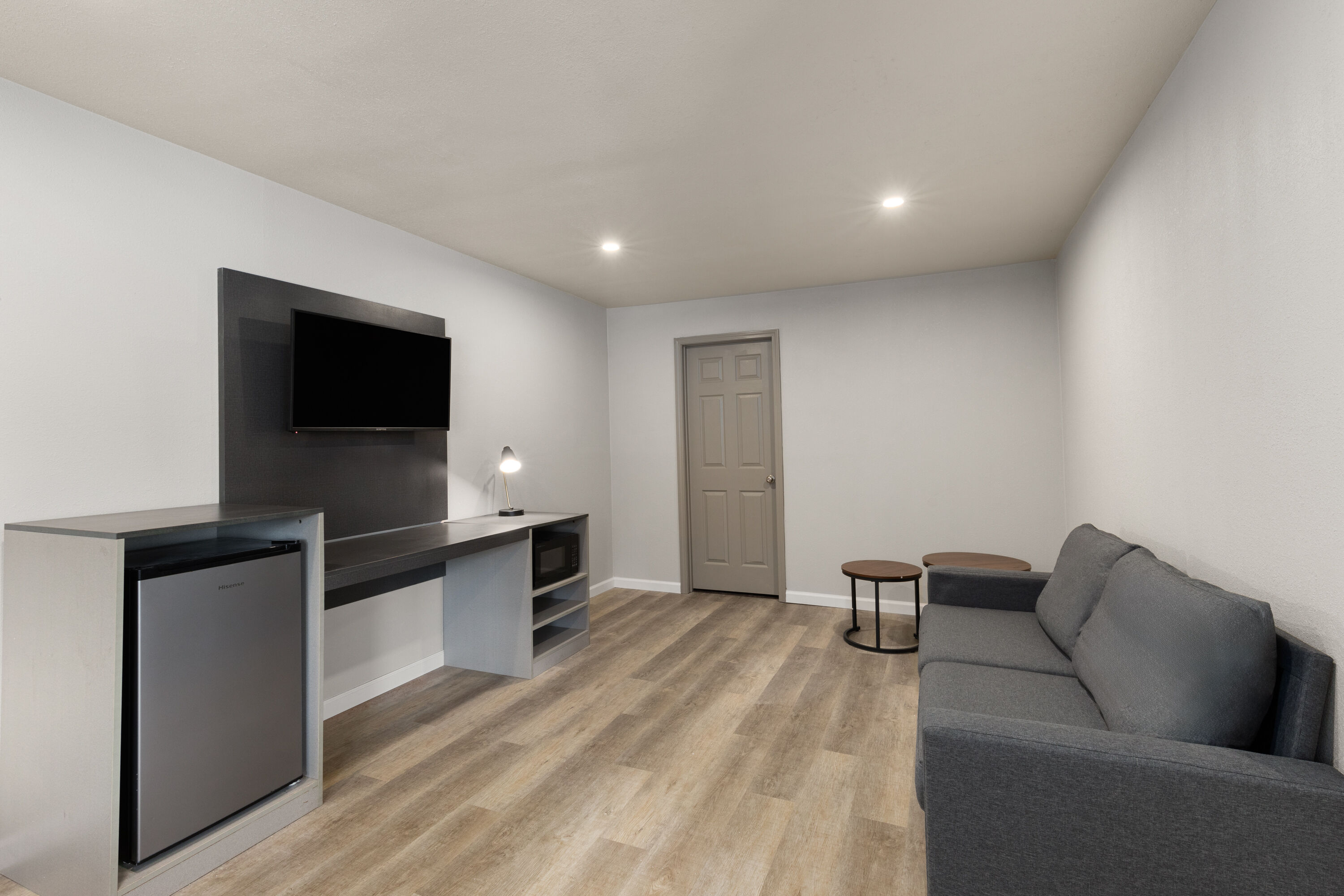 Guest room at the Baymont by Wyndham Dothan in Dothan, Alabama