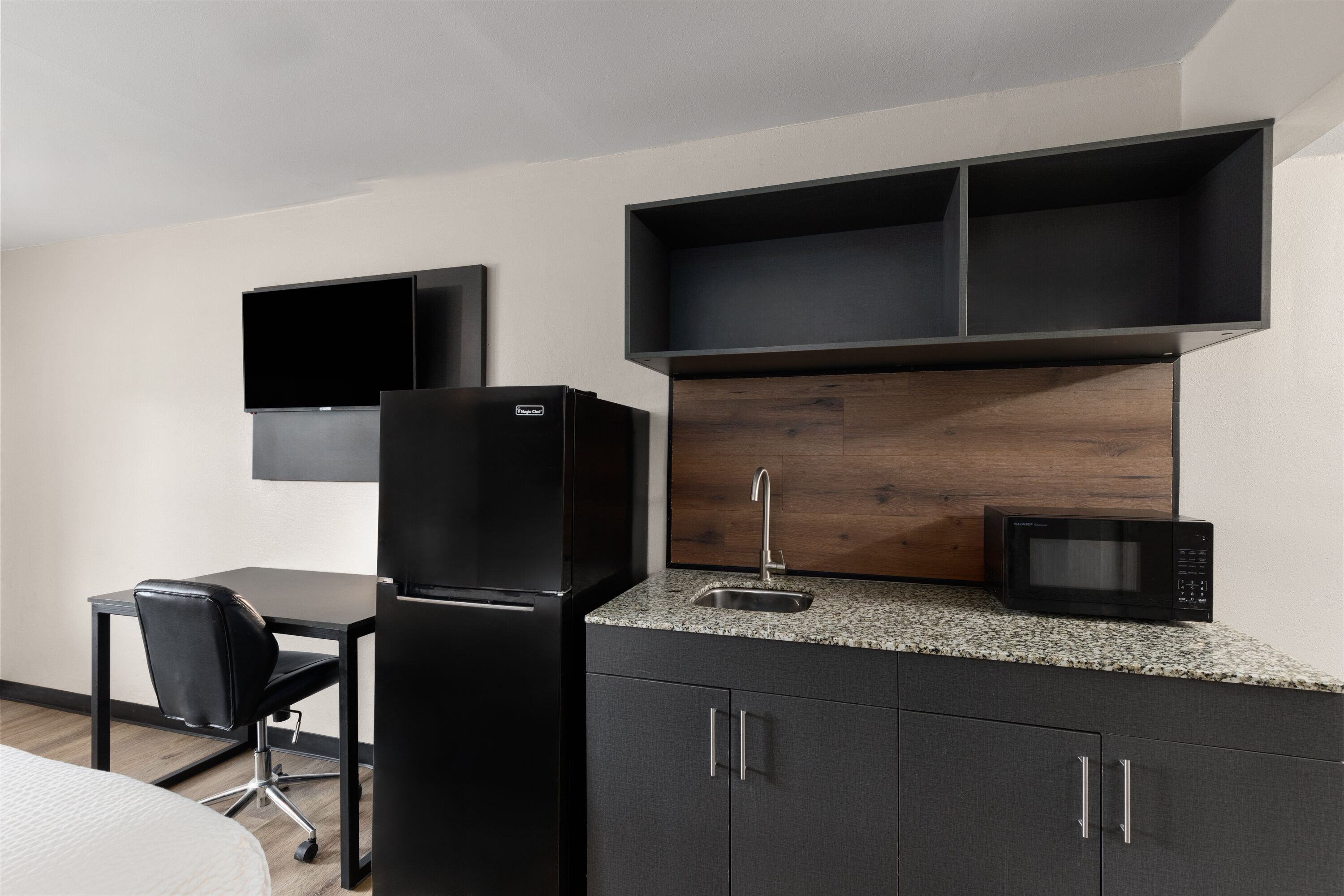 Baymont by Wyndham Dothan suite in Dothan, Alabama