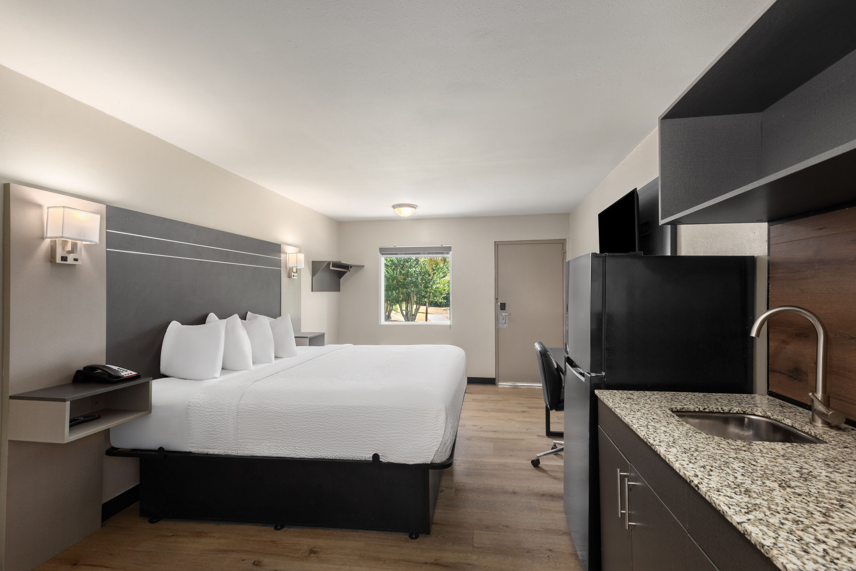 Baymont by Wyndham Dothan suite in Dothan, Alabama