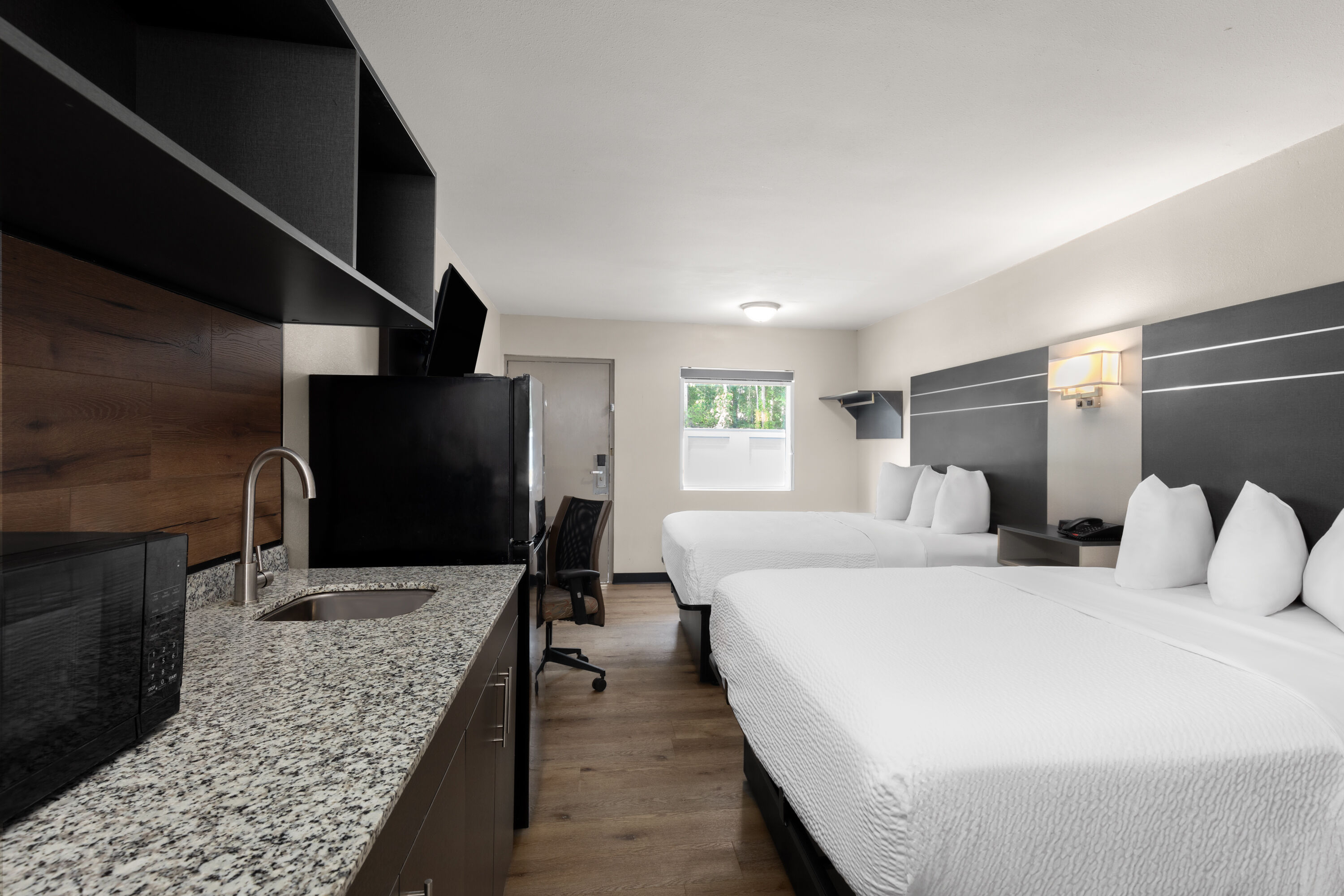 Baymont by Wyndham Dothan suite in Dothan, Alabama