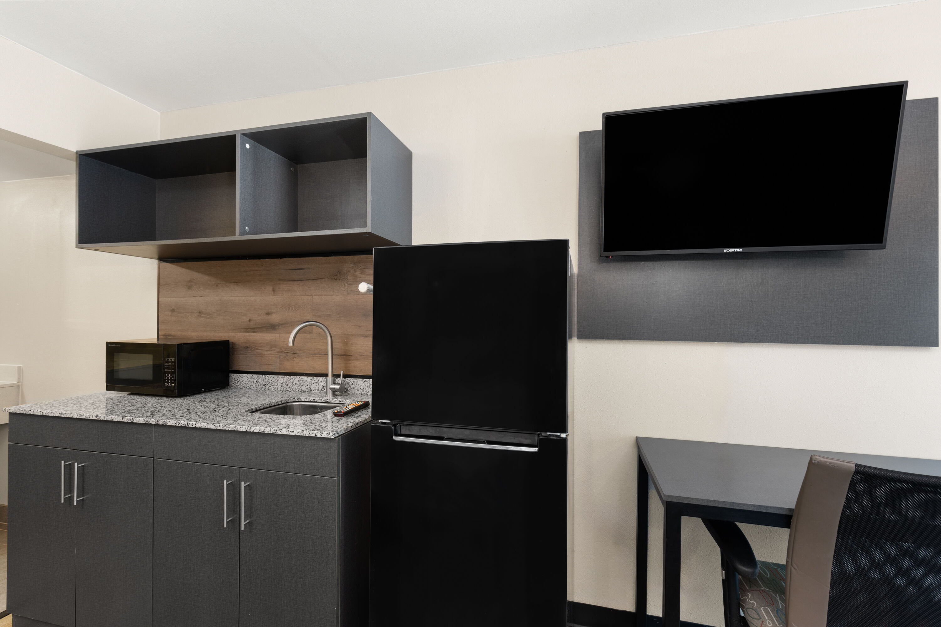 Baymont by Wyndham Dothan suite in Dothan, Alabama