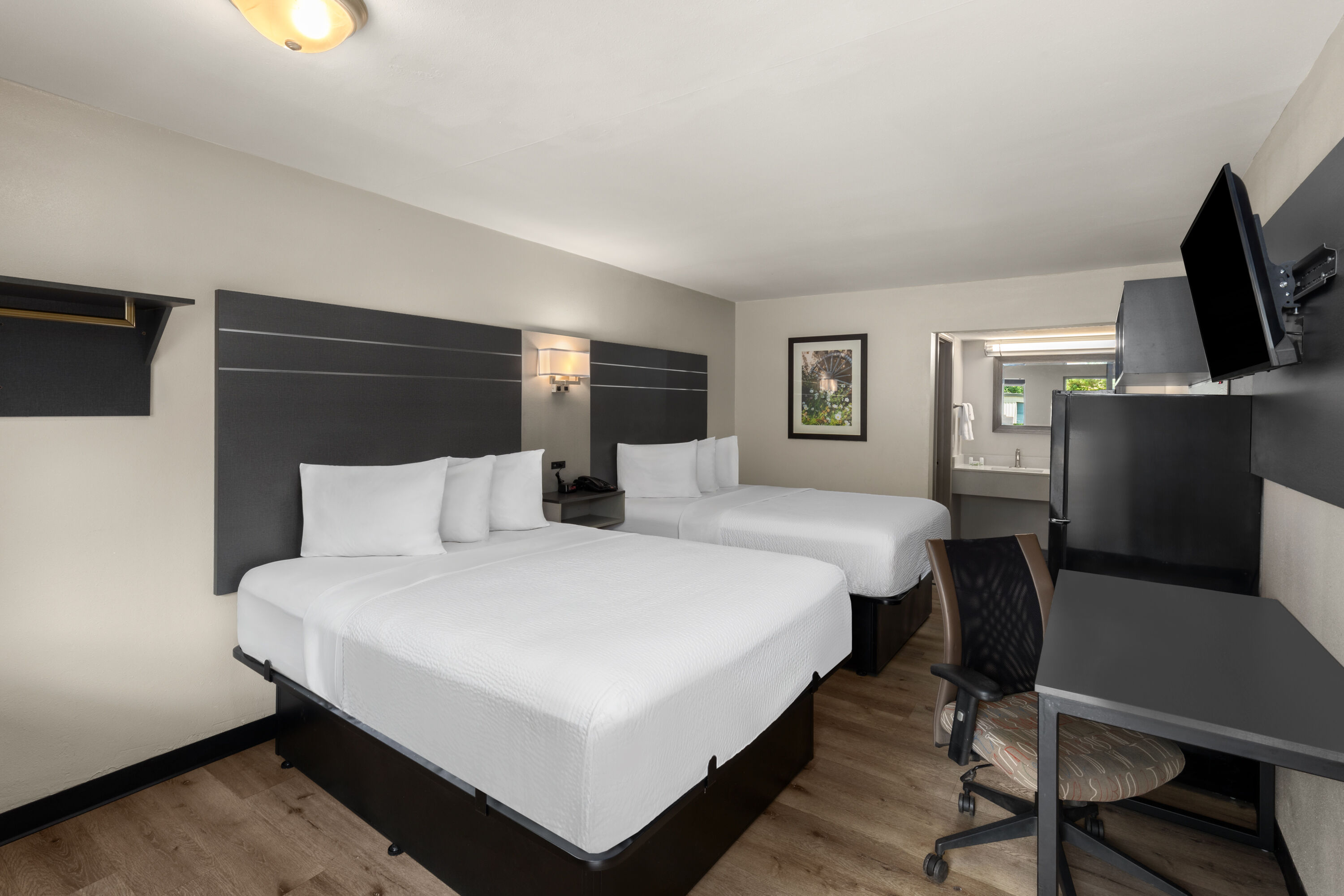 Baymont by Wyndham Dothan suite in Dothan, Alabama