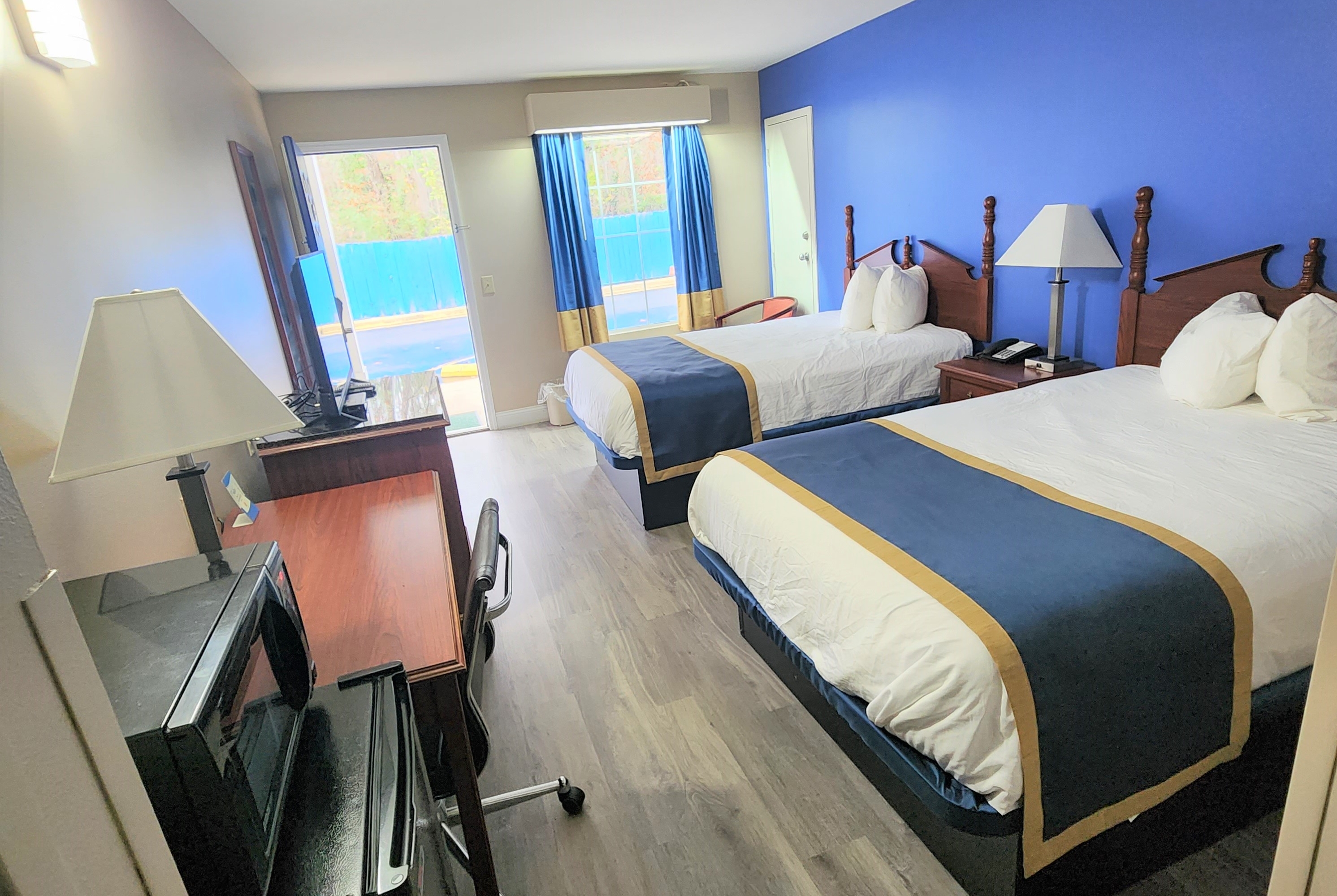 Guest room at the Baymont by Wyndham Eufaula in Eufaula, Alabama