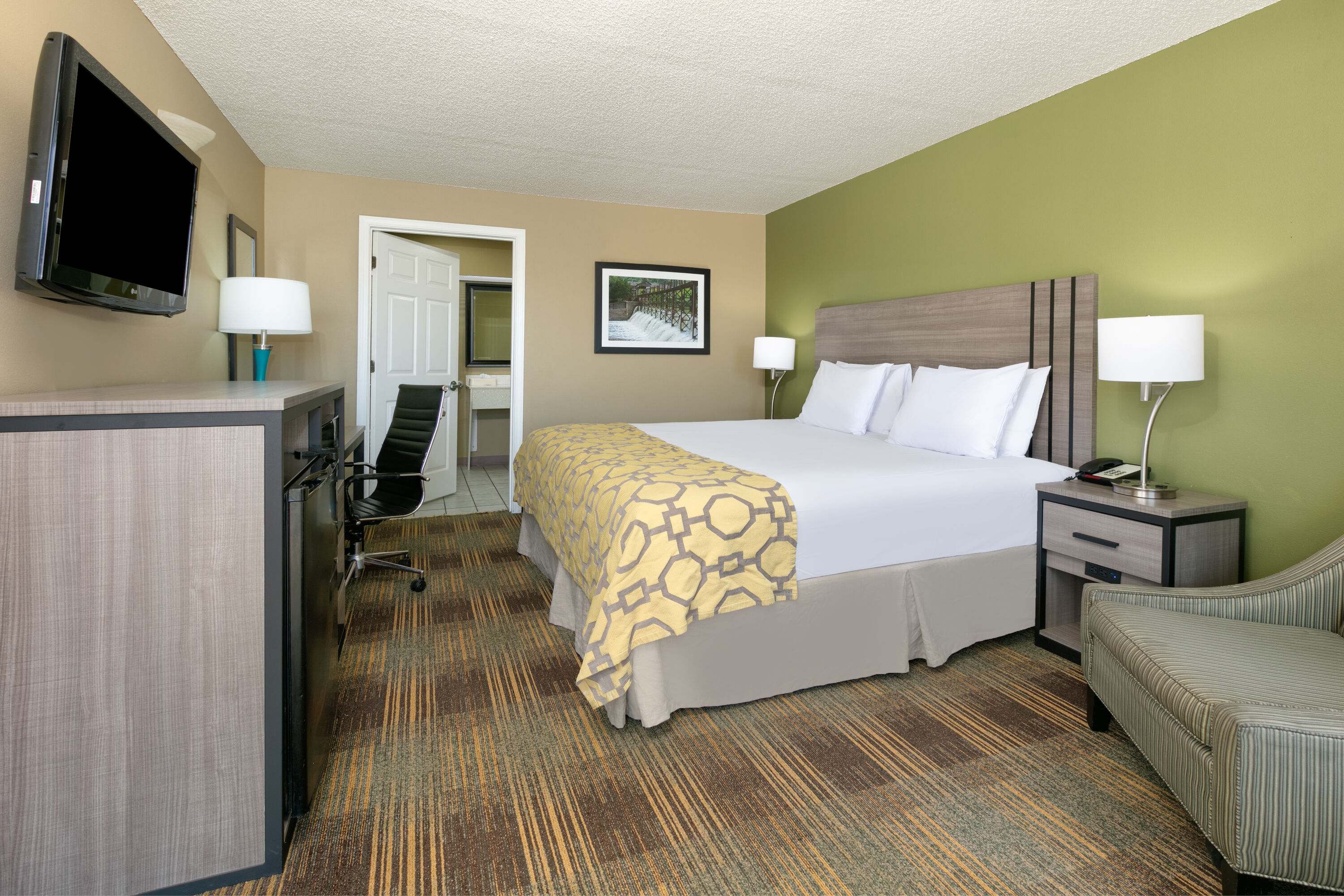Guest room at the Baymont By Wyndham Prattville/Montgomery in Prattville, Alabama