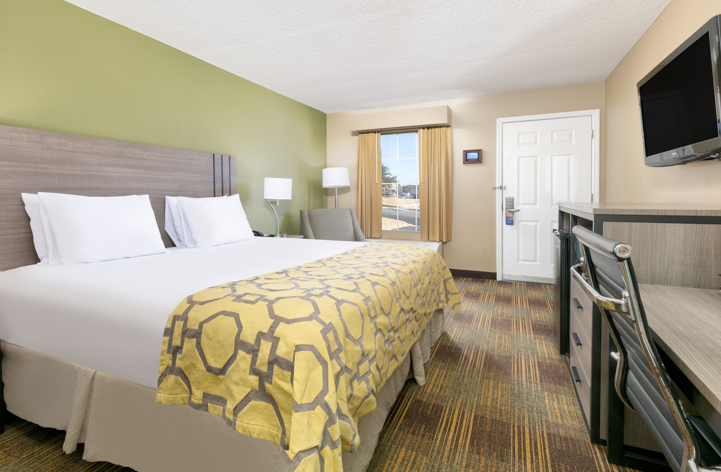 Guest room at the Baymont By Wyndham Prattville/Montgomery in Prattville, Alabama