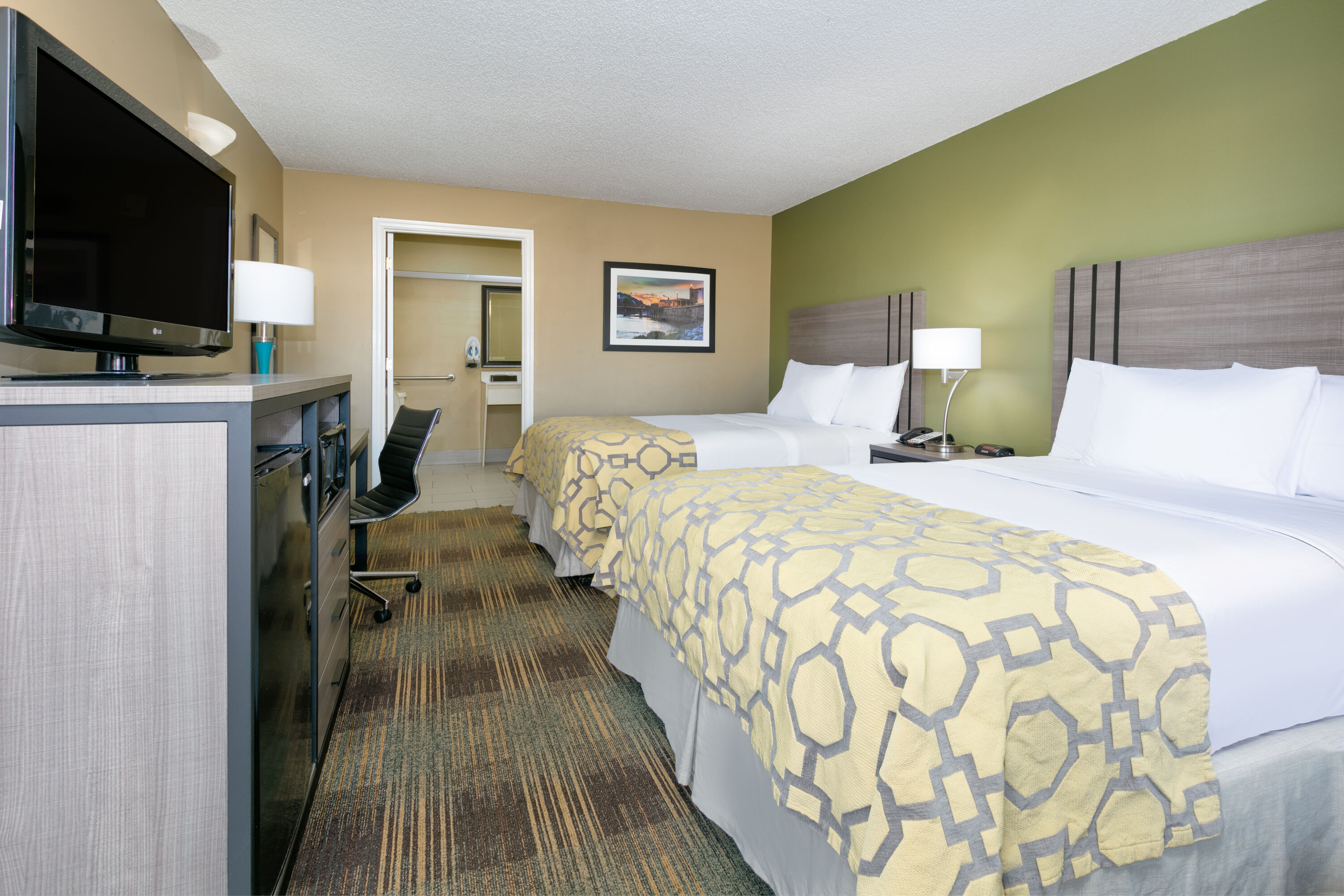 Guest room at the Baymont By Wyndham Prattville/Montgomery in Prattville, Alabama
