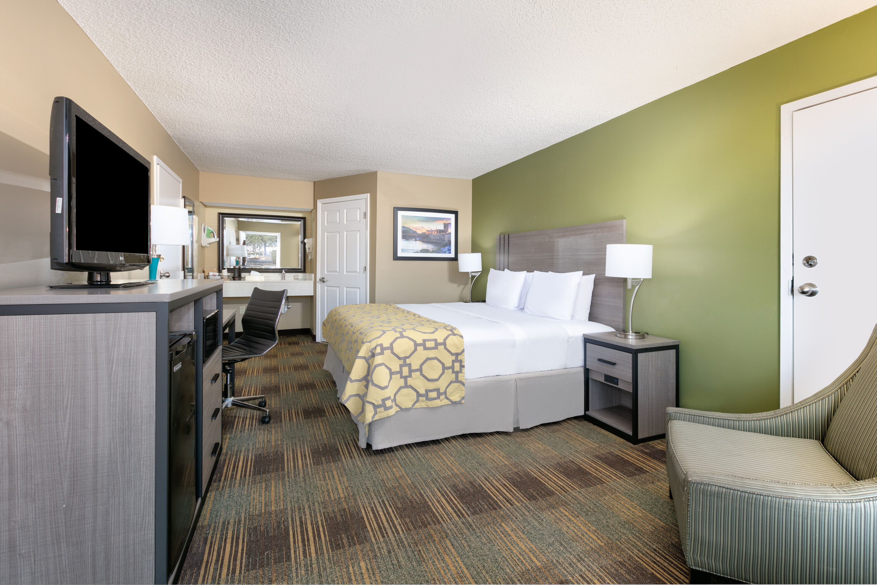 Guest room at the Baymont By Wyndham Prattville/Montgomery in Prattville, Alabama