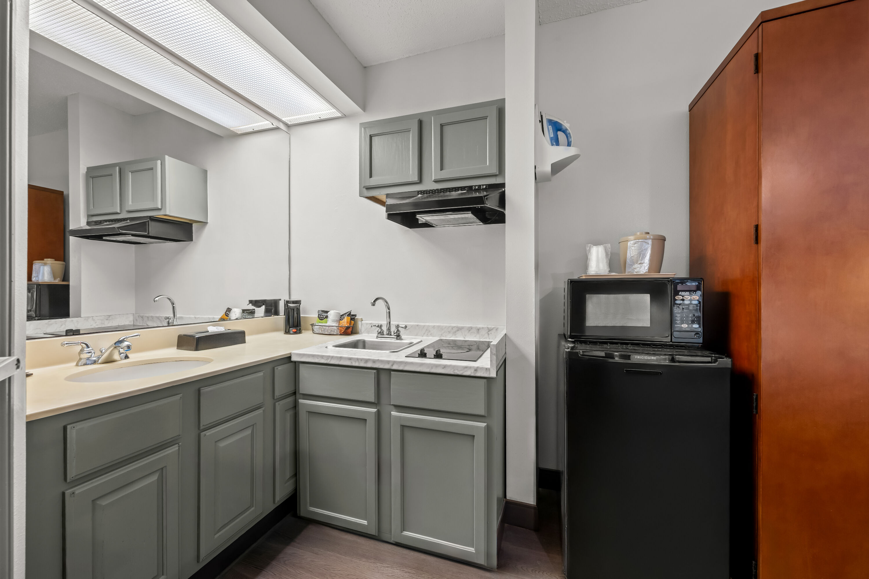 Double bed guest room at the Baymont by Wyndham Tuscaloosa in Tuscaloosa, Alabama