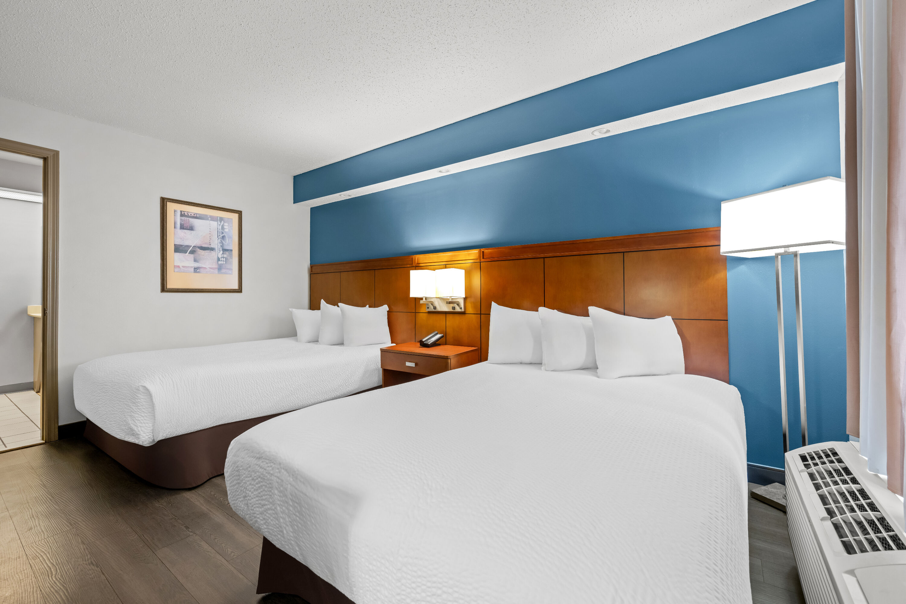 Double bed guest room at the Baymont by Wyndham Tuscaloosa in Tuscaloosa, Alabama