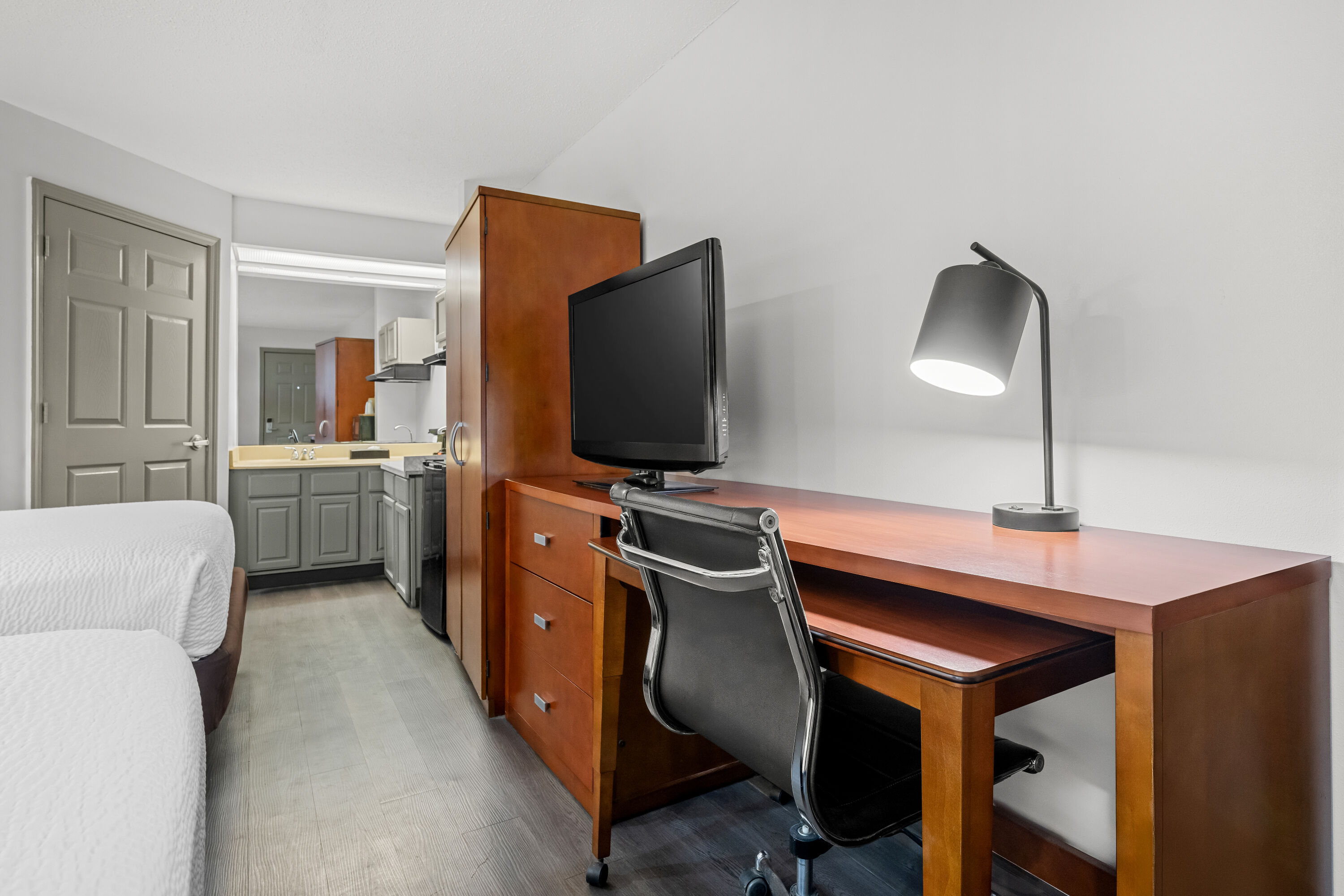 Double bed guest room at the Baymont by Wyndham Tuscaloosa in Tuscaloosa, Alabama