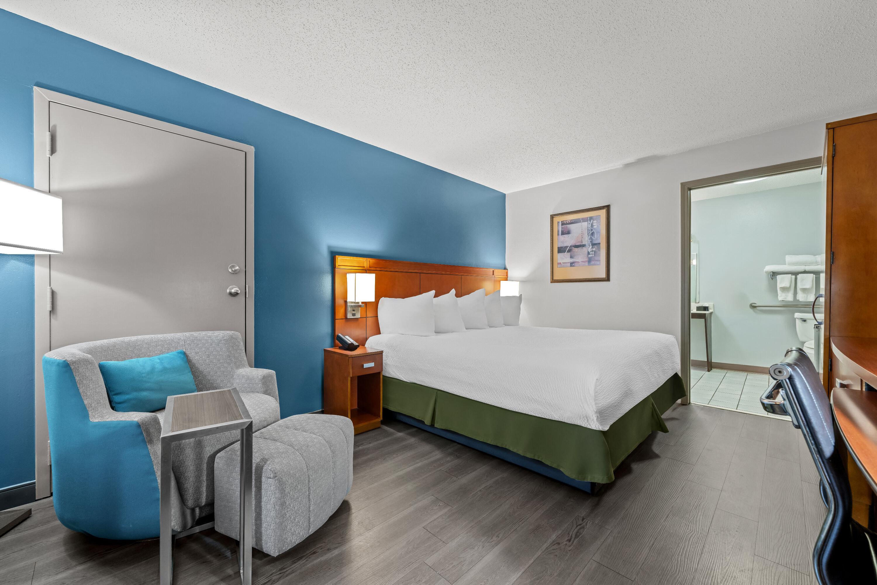 King bed guest room at the Baymont by Wyndham Tuscaloosa in Tuscaloosa, Alabama