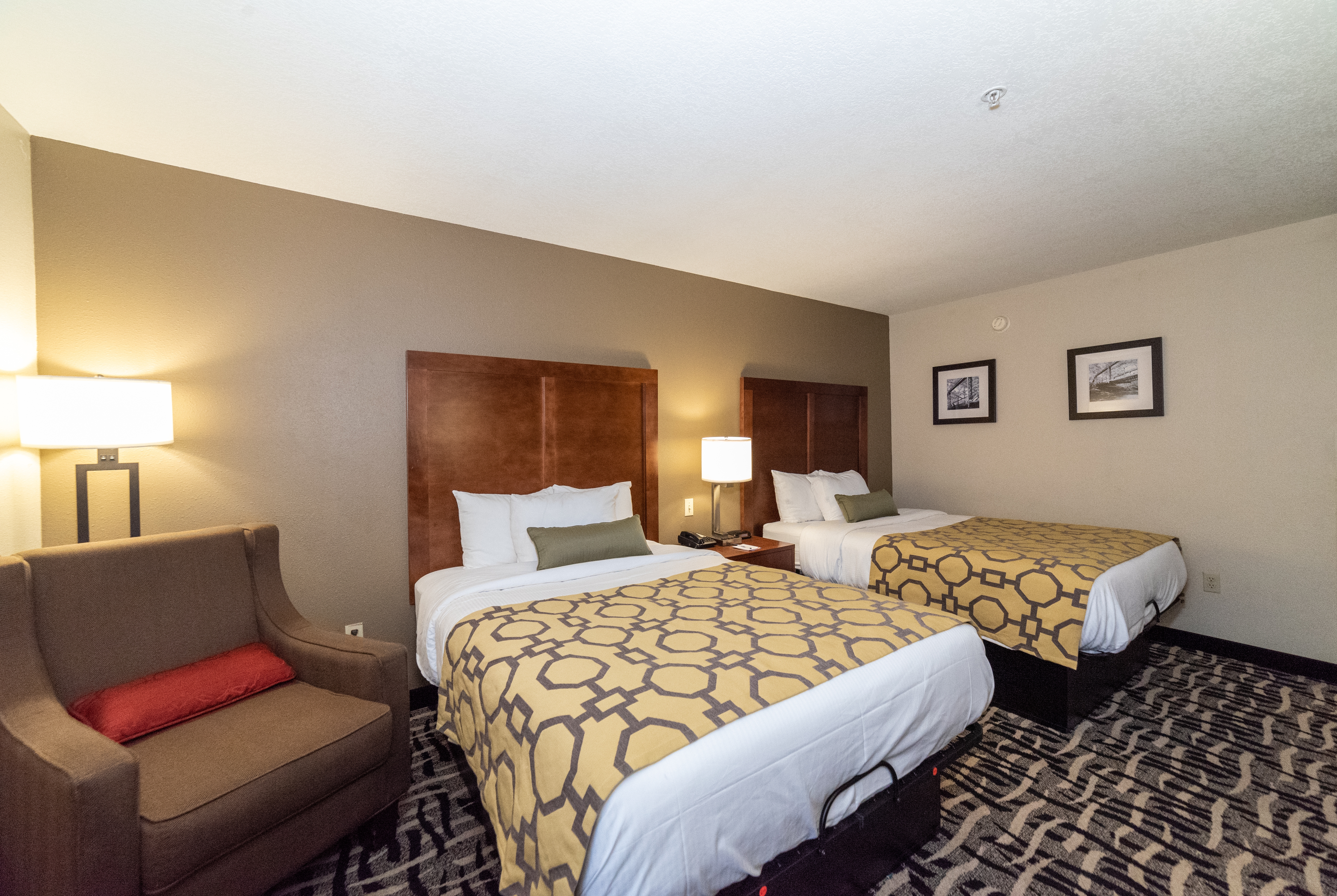 Double bed guest room at the Baymont by Wyndham Caddo Valley/Arkadelphia in Caddo Valley, Arkansas