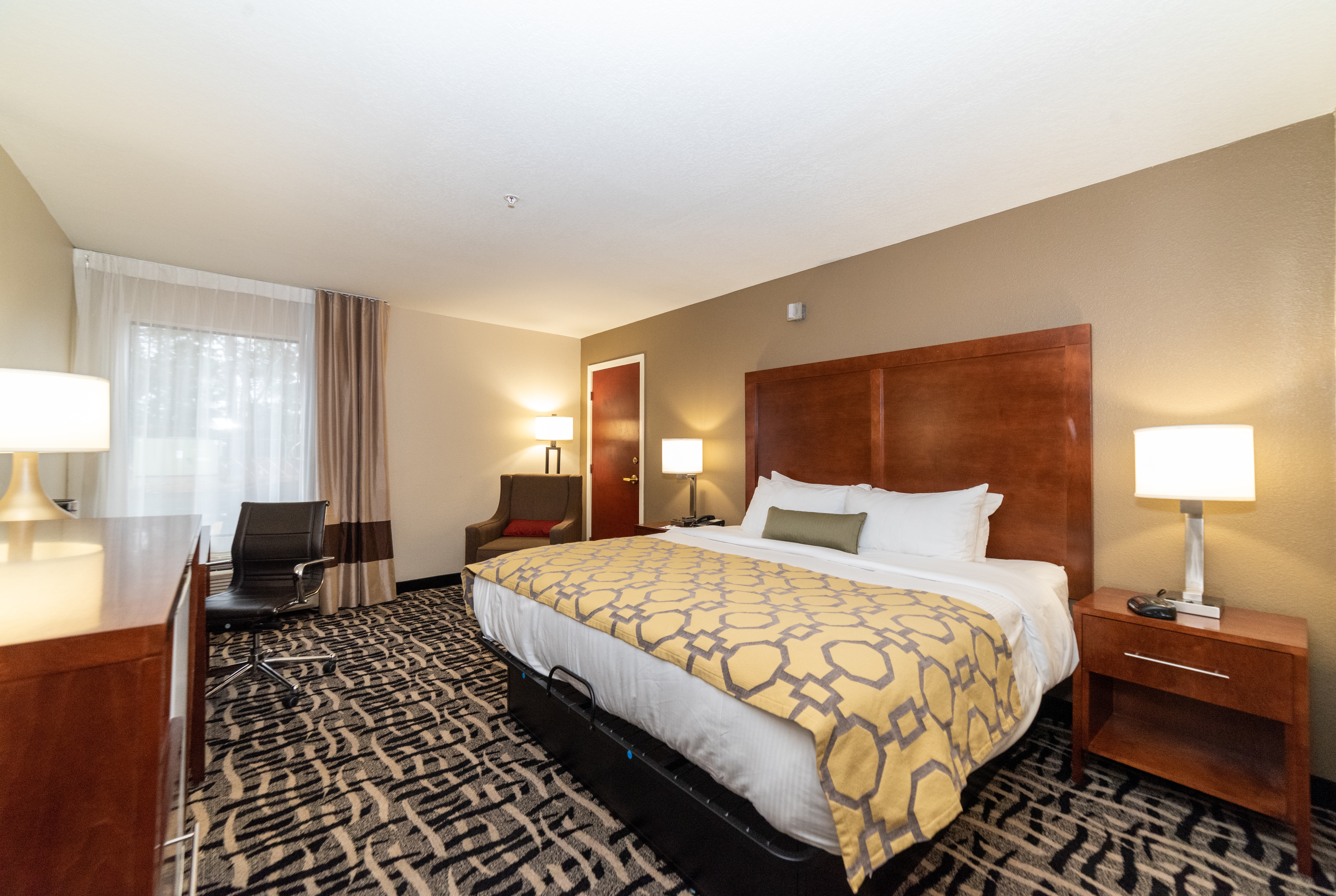 Double bed guest room at the Baymont by Wyndham Caddo Valley/Arkadelphia in Caddo Valley, Arkansas