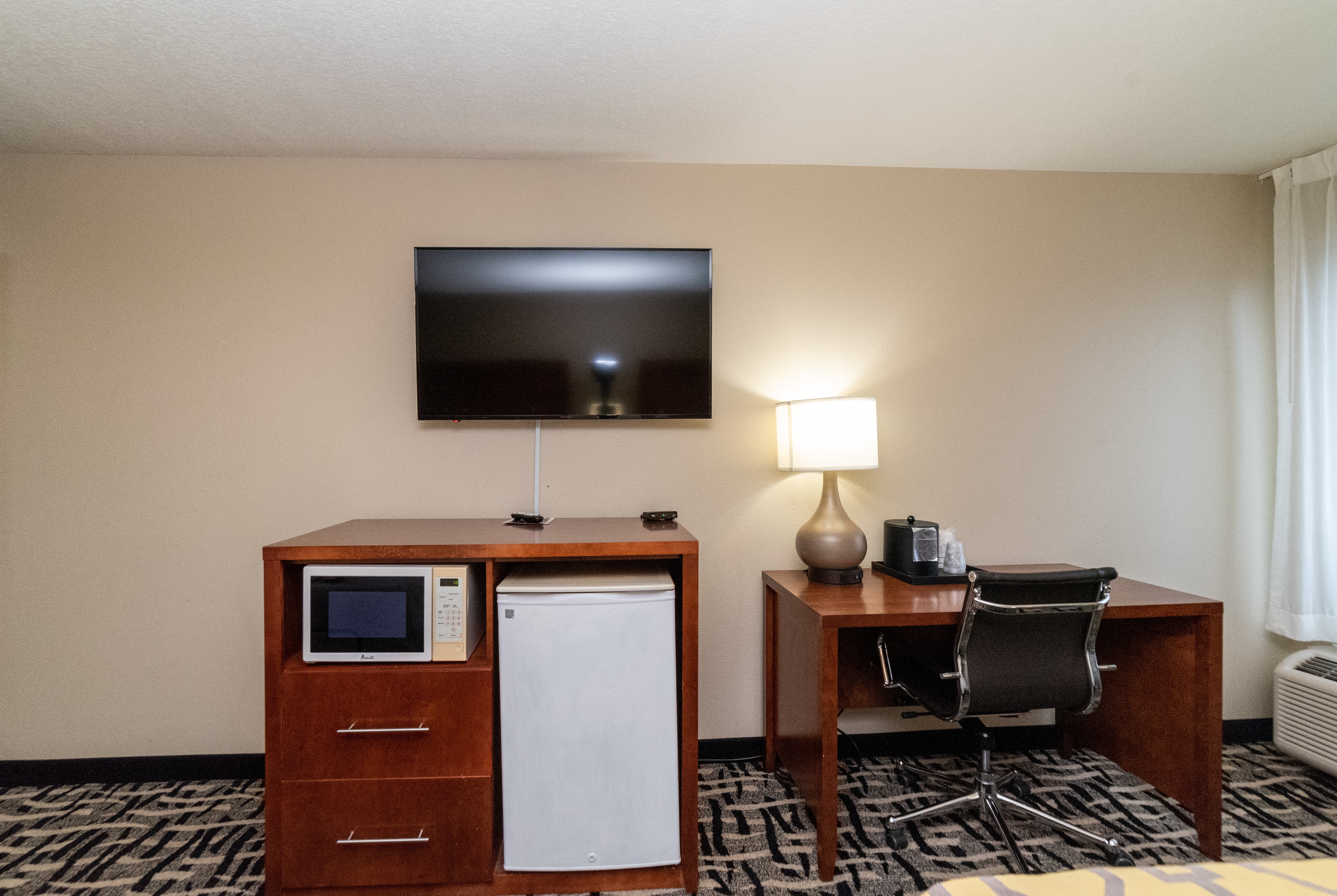 Guest room feature at the Baymont by Wyndham Caddo Valley/Arkadelphia in Caddo Valley, Arkansas