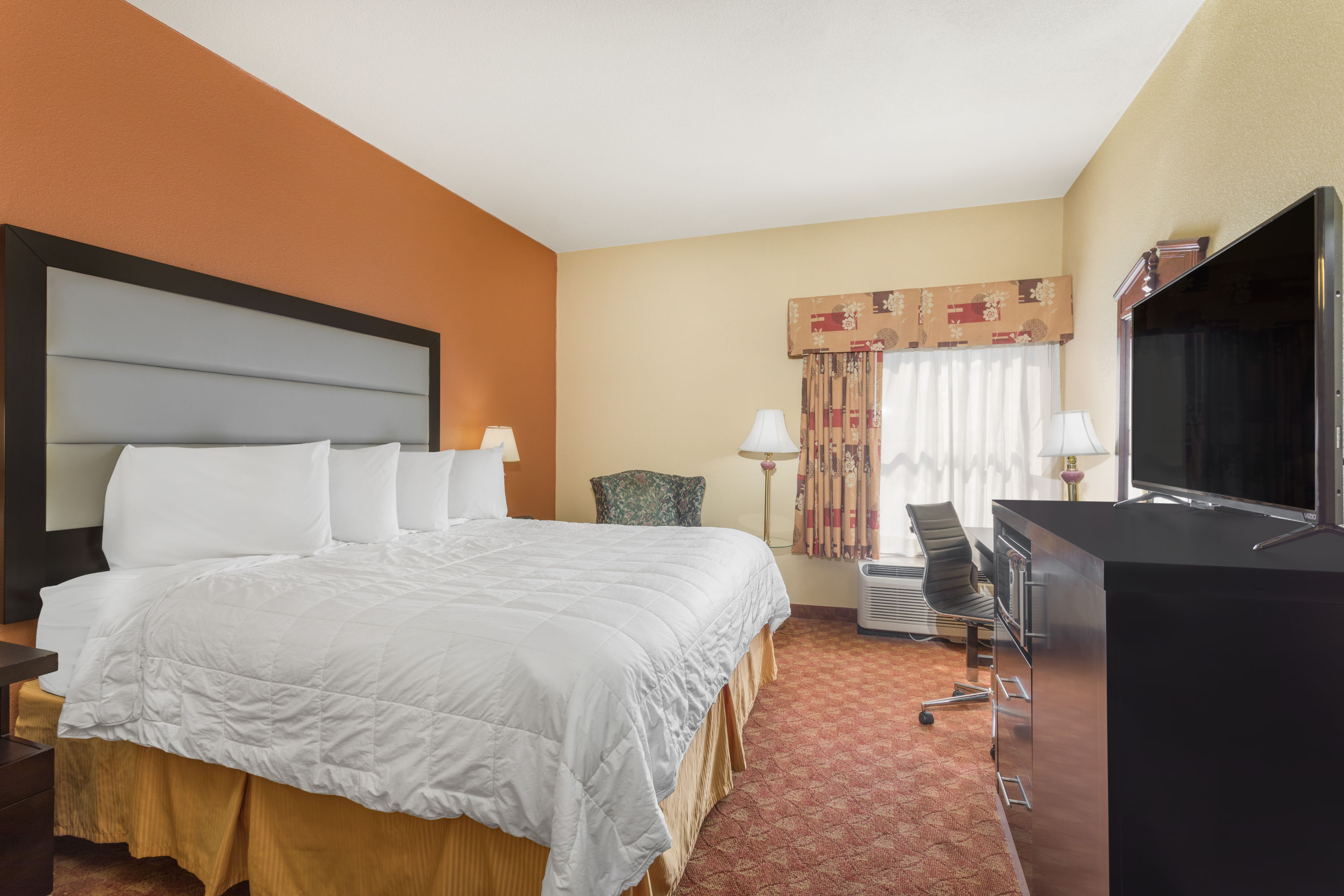 Guest room at the Baymont by Wyndham Fayetteville in Fayetteville, Arkansas