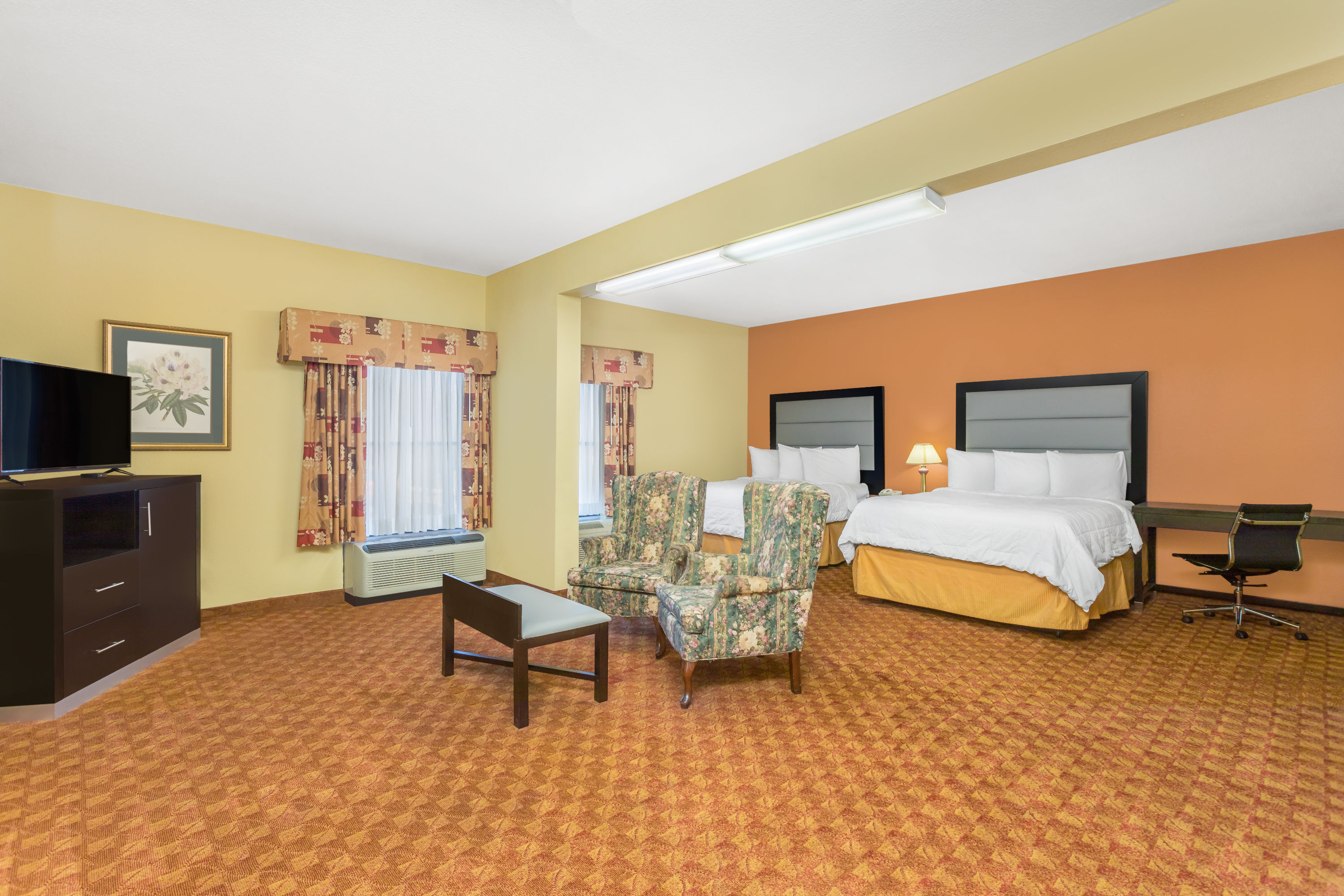 Baymont by Wyndham Fayetteville suite in Fayetteville, Arkansas