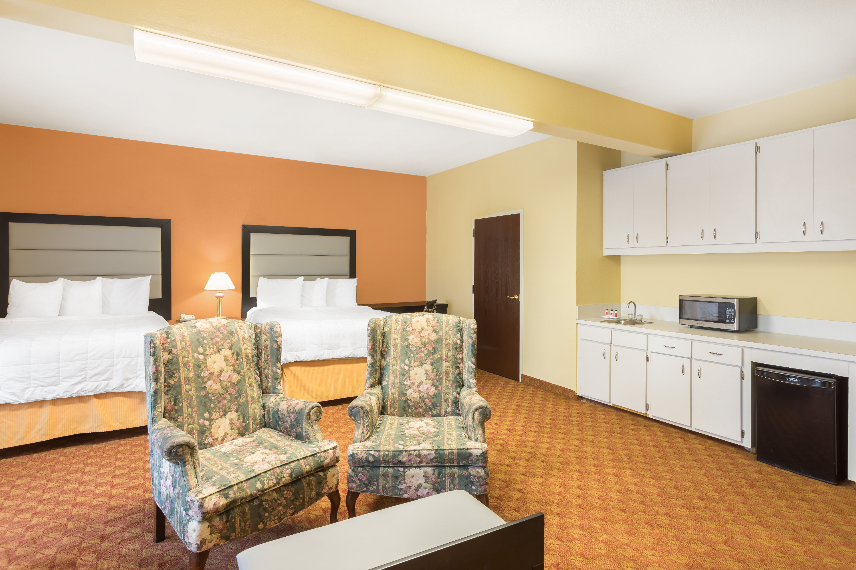 Baymont by Wyndham Fayetteville suite in Fayetteville, Arkansas